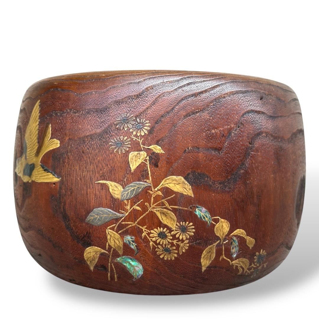 Exceptional Japanese Lacquered Hibachi with Poppy Flowers in Gold and Silver Mak For Sale 3