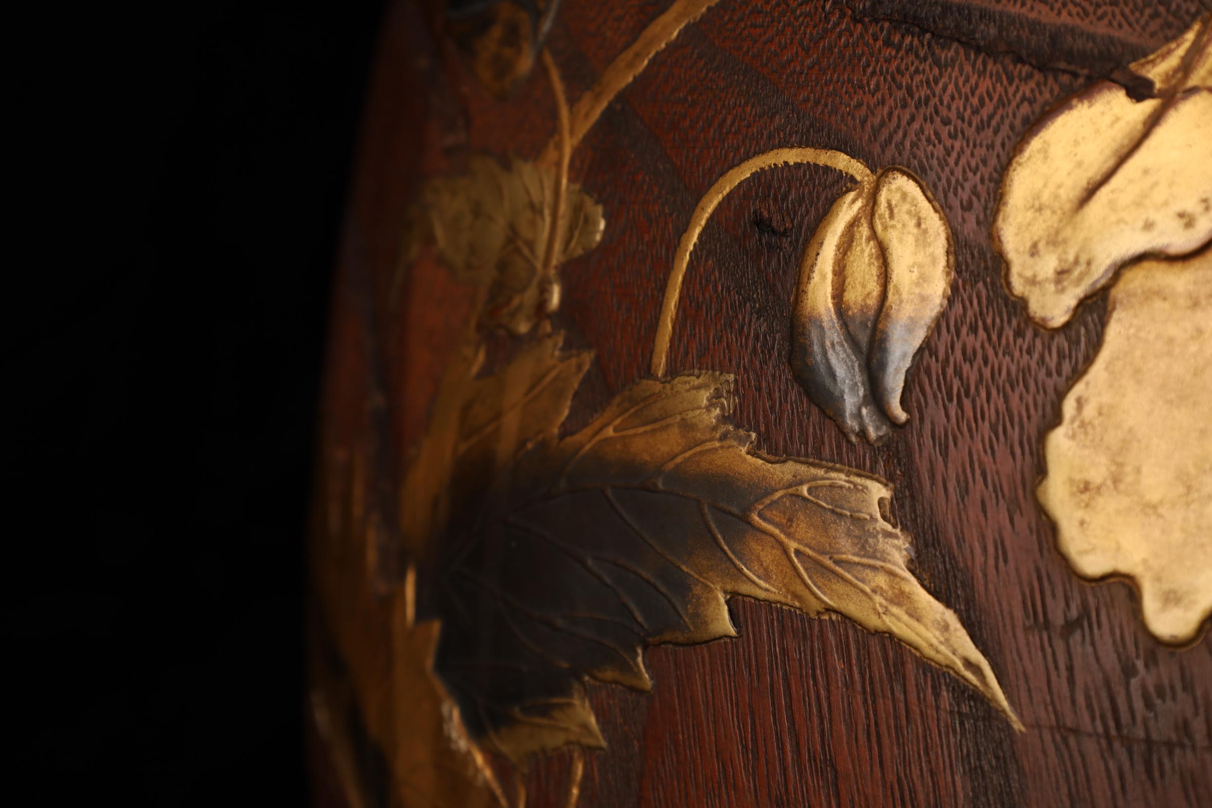 Exceptionnel Hibachi japonais laqué avec fleurs de pavot en Mak d'or et d'argent en vente 2