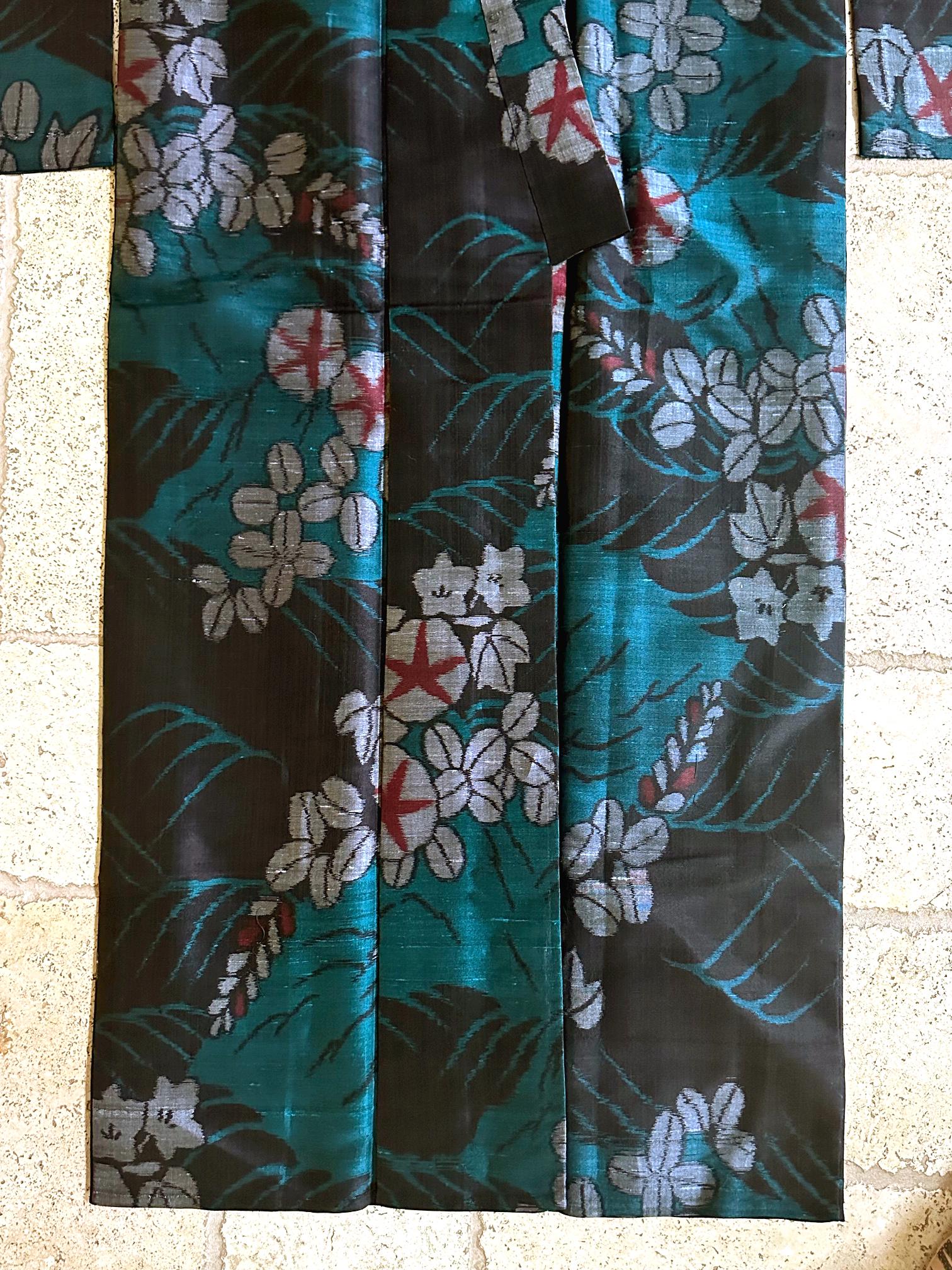 Exceptional Japanese Summer Asa Hitoe Weft Ikat Kimono Provenance Bon état - En vente à Atlanta, GA