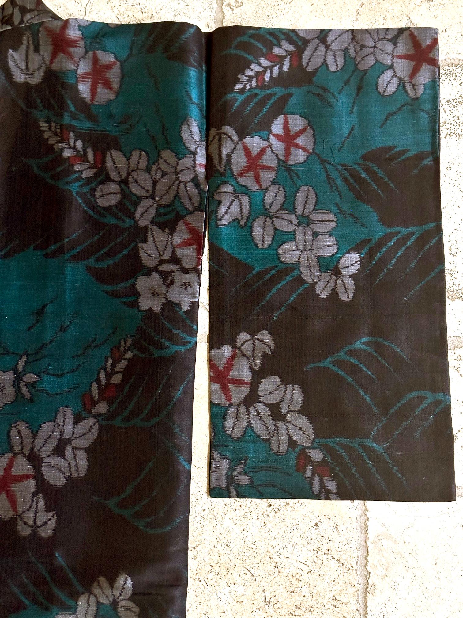 20ième siècle Exceptional Japanese Summer Asa Hitoe Weft Ikat Kimono Provenance en vente