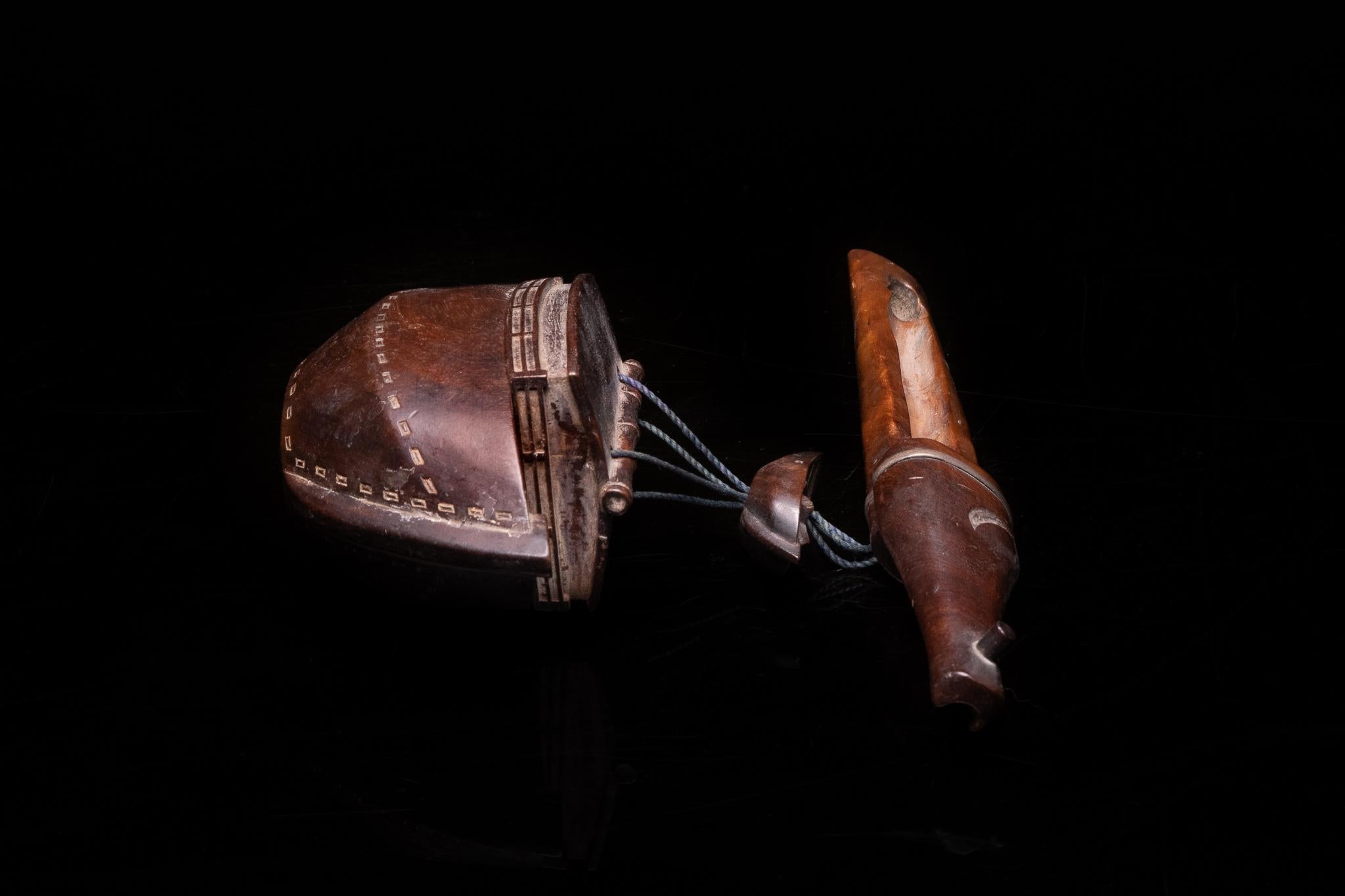 XIXe siècle Exceptionnelle pipe à tabac japonaise ou Kiseru avec récipient en forme de bateau et couvercle en vente