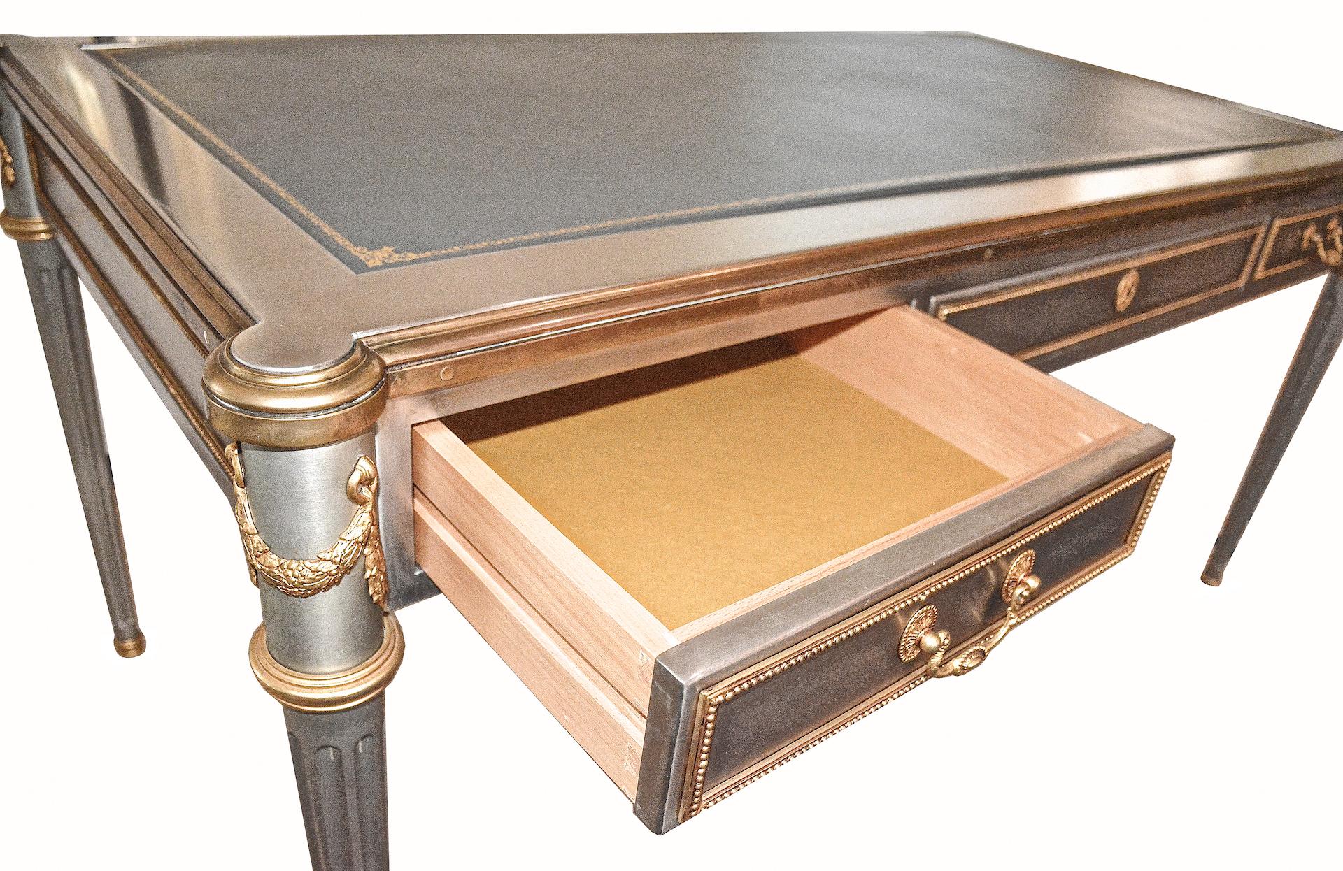 Außergewöhnlicher John Vesey-Schreibtisch aus Edelstahl und Bronze (Leder) im Angebot