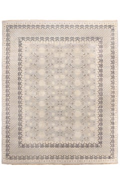 Eccezionale tappeto di Khotan con fondo grigio chiaro e motivi botanici