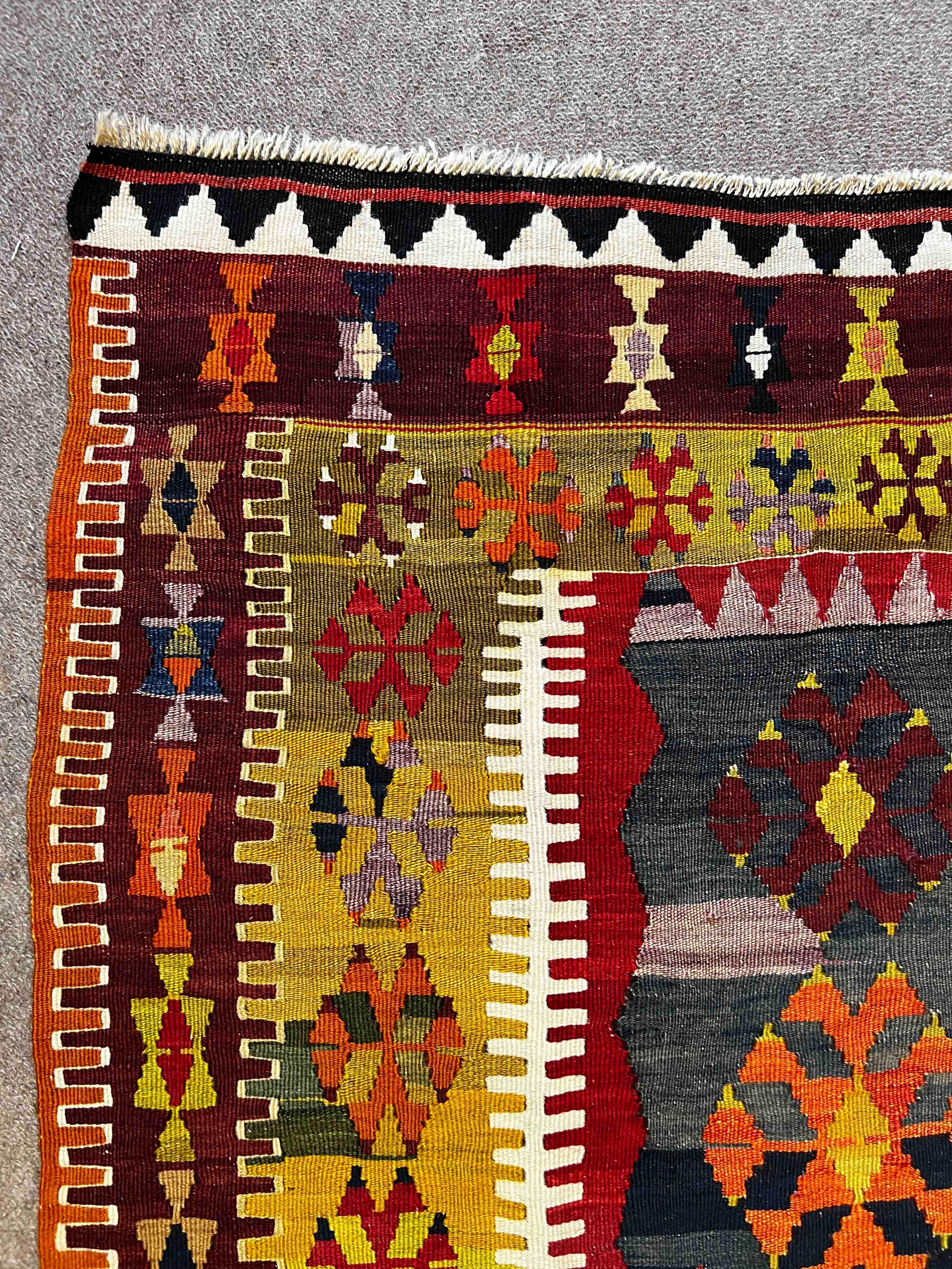  Exceptional Kilim from Turkey , 19th Century- N° 695 For Sale 3
