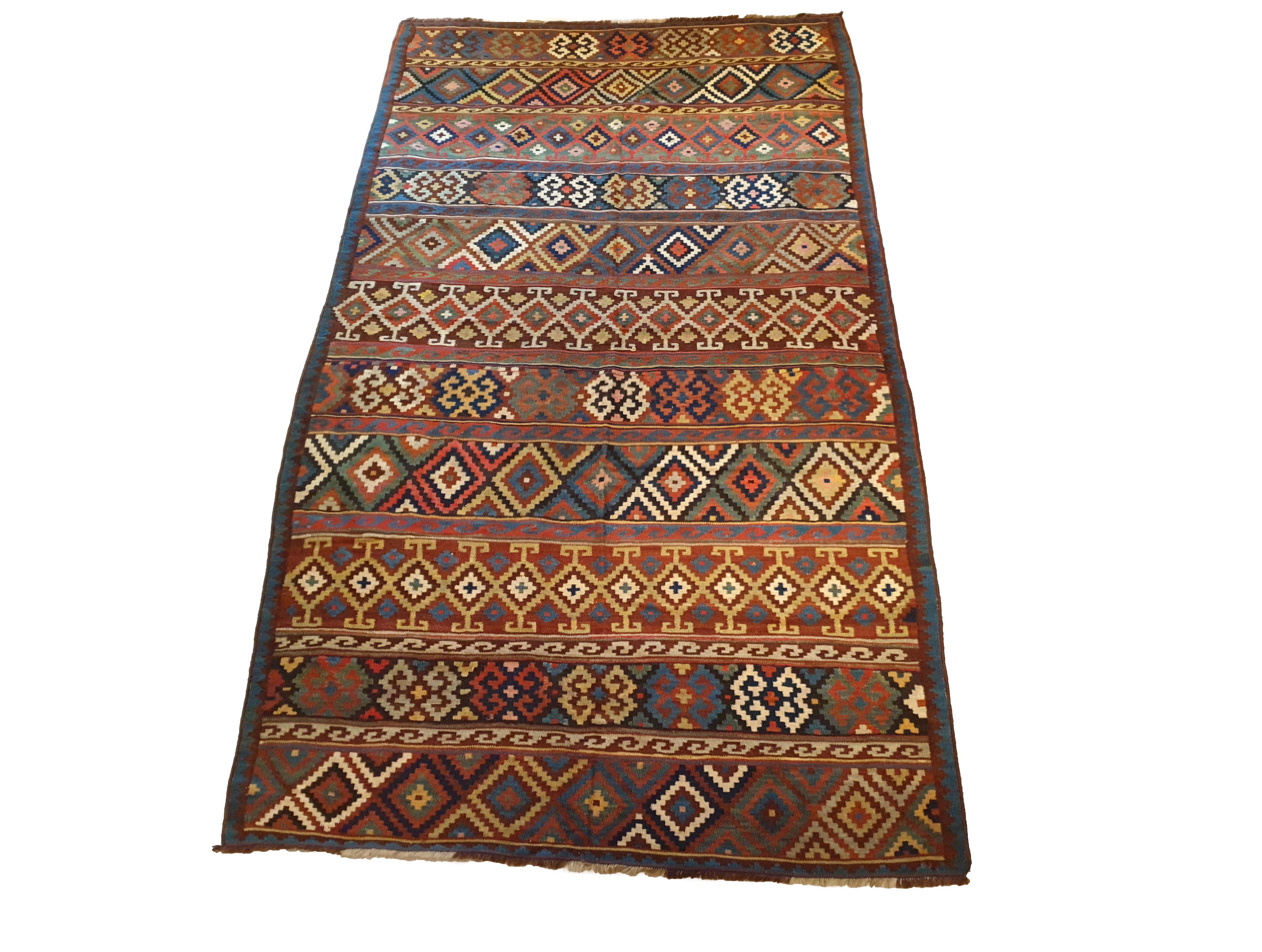 Kilim in the Caucasus, representing geometric shapes of tribal style.
High quality, beautiful graphics and remarkable finesse.
Perfect state of preservation.

Measures: 106.29 in. x 61.02 in.


kilim de Caucase, représentant des formes géométriques