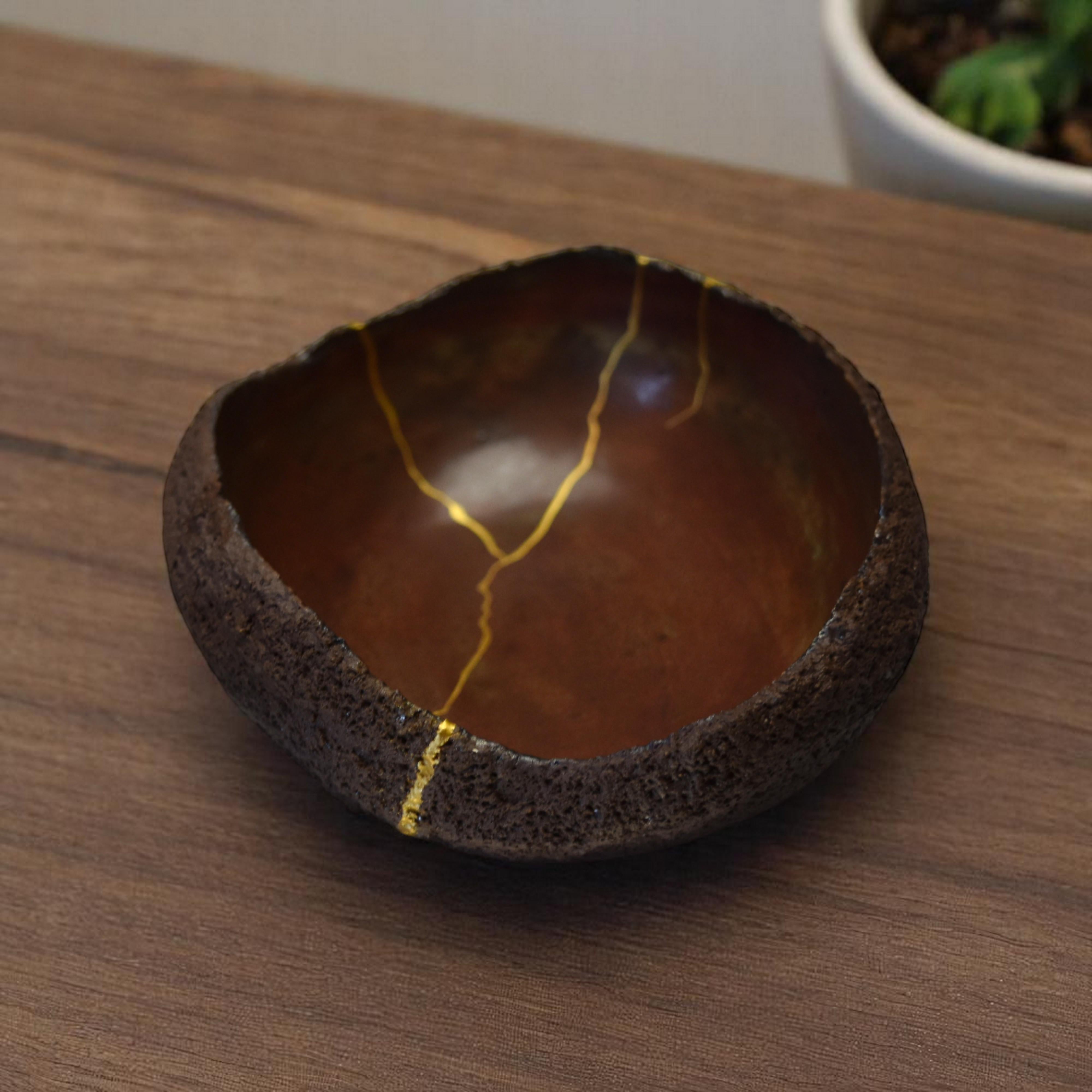 Laissez-vous séduire par ce bol en porcelaine brune partiellement émaillée, une pièce unique où se mêlent histoire et poésie. Emblème du savoir-faire de la prestigieuse maison de Jars, il a été spécialement conçu pour l'Auberge du Père Bise,