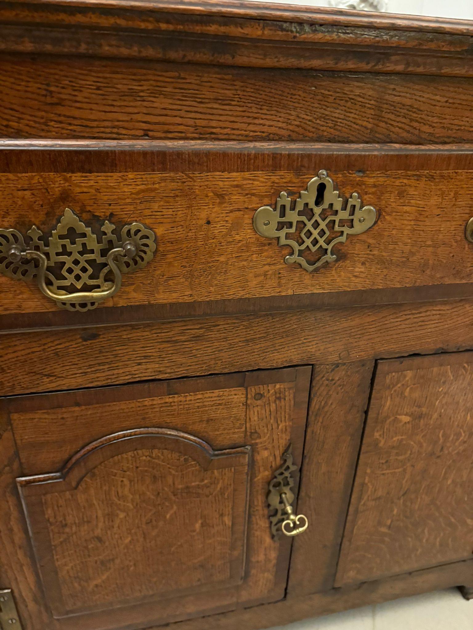 Inglese Eccezionale grande base per comò / credenza in Oak antica di qualità del XVIII secolo