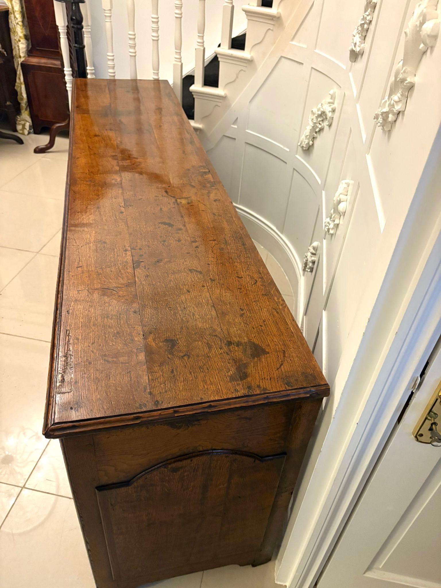 Eccezionale grande base per comò / credenza in Oak antica di qualità del XVIII secolo 2
