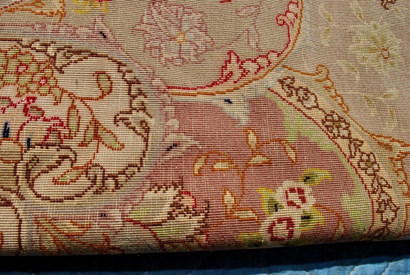 Exceptionnel grand tapis Tabriz des années 1950 en soie fine et laine nouée à la main en vente 6