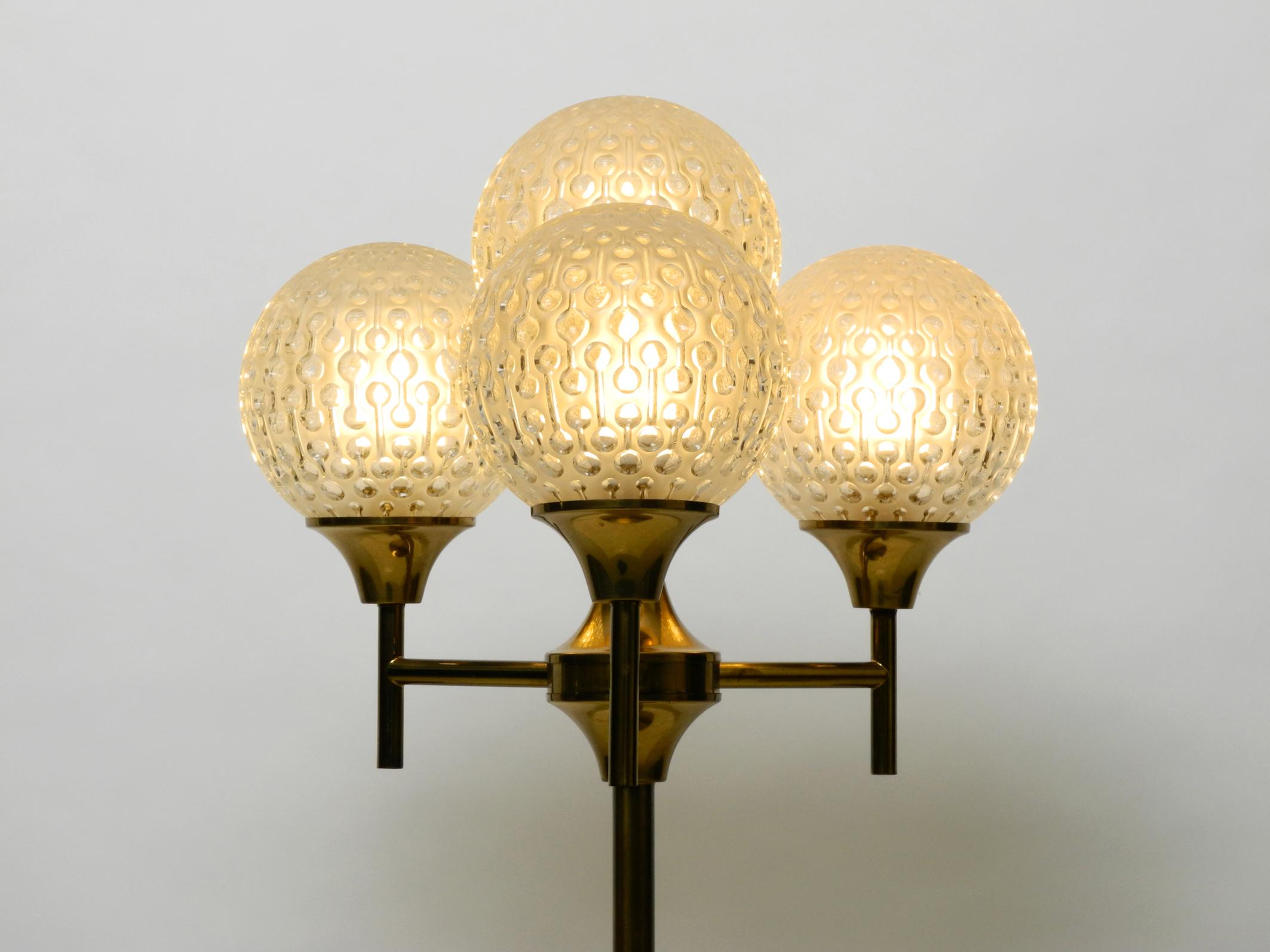 Exceptional Large 1960s Full Brass Table or Floor Lamp with 4 Glass Balls In Good Condition In München, DE
