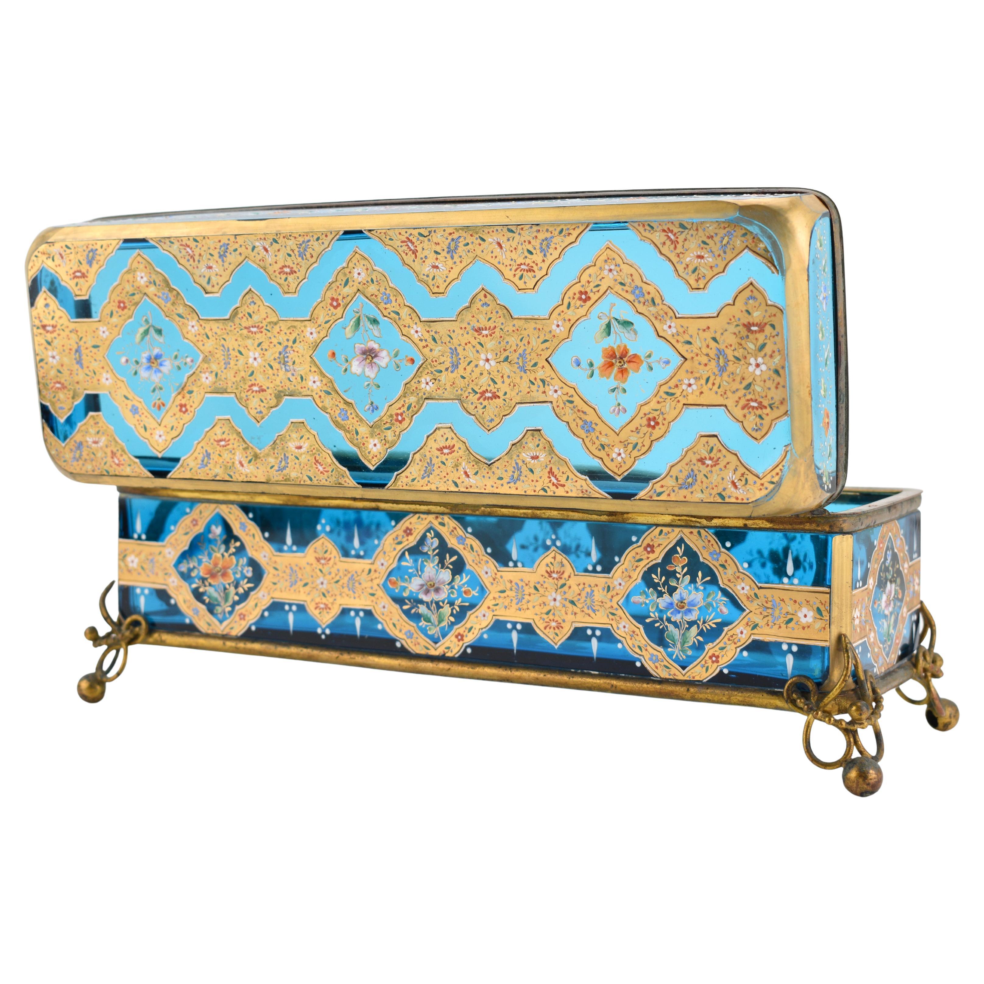XIXe siècle Exceptional Large Antique Bohemian Moser Enameled Gilt Glass Jewelry Casket Box en vente