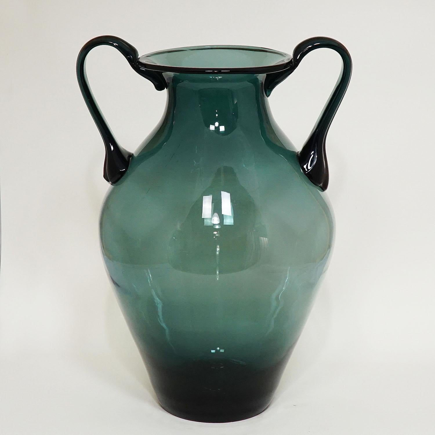 Excepcional jarrón de pie grande Bauhaus de Wilhelm Wagenfeld para WMF ca. 1950 Moderno de mediados de siglo en venta