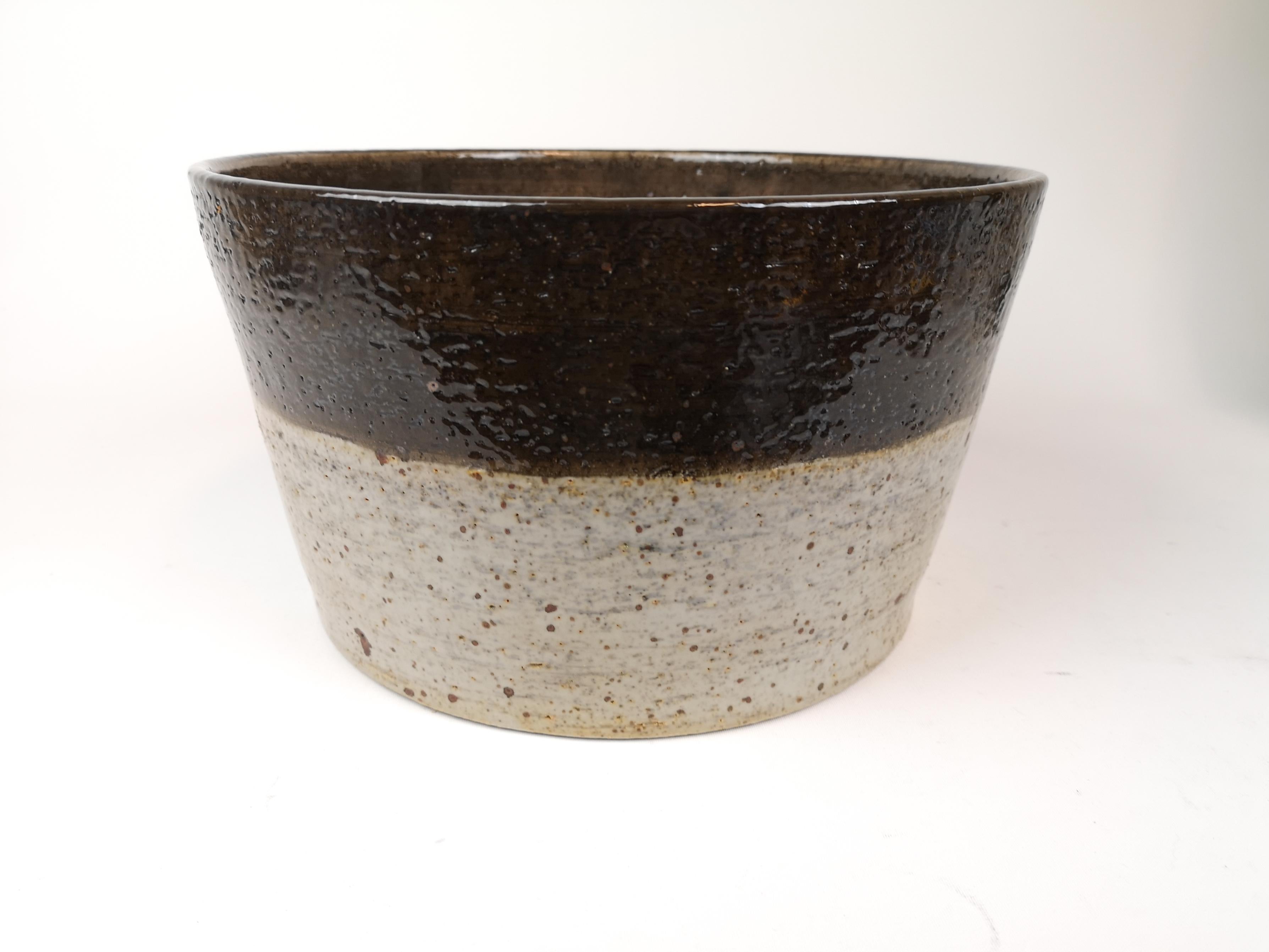 Exceptional Large Ceramic Bowl Rörstrand Sylvia Leuchovius, 1970s In Good Condition For Sale In Hillringsberg, SE