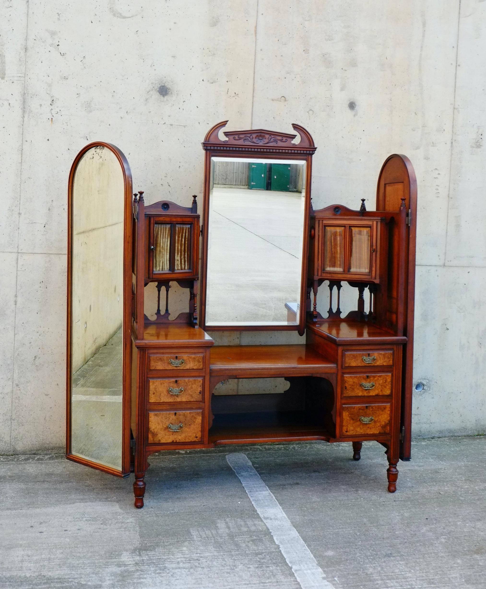Exceptional Large Gothic English Victorian Burr Walnut Dressing Table Vanity In Good Condition For Sale In Leicester, GB