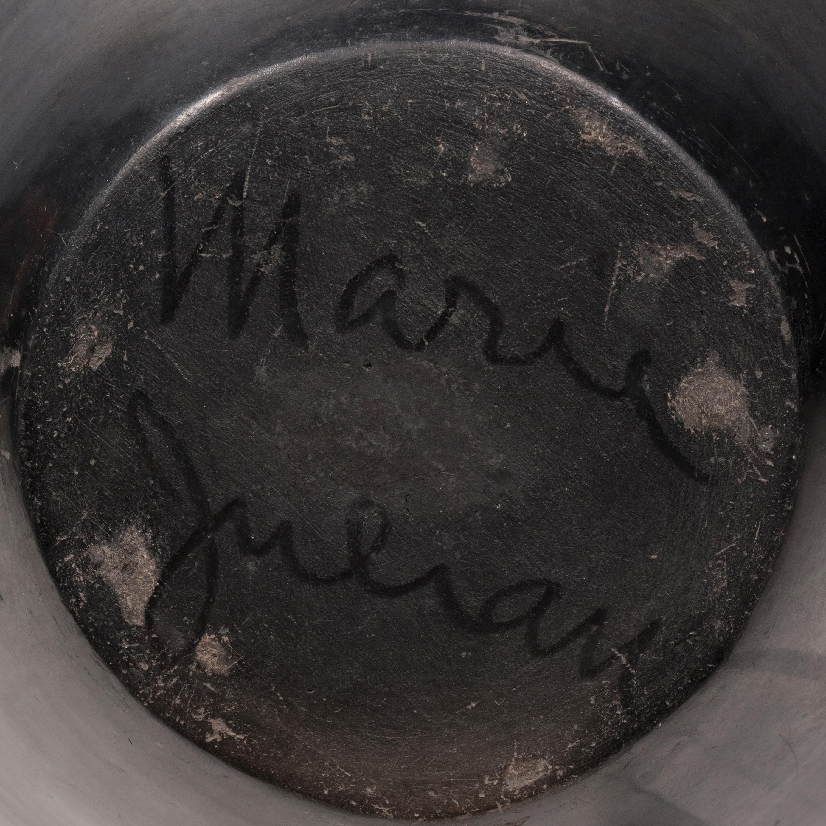 Exceptionnelle grande jarre en poterie de Maria et Julian Martinez Bon état - En vente à Coeur d'Alene, ID