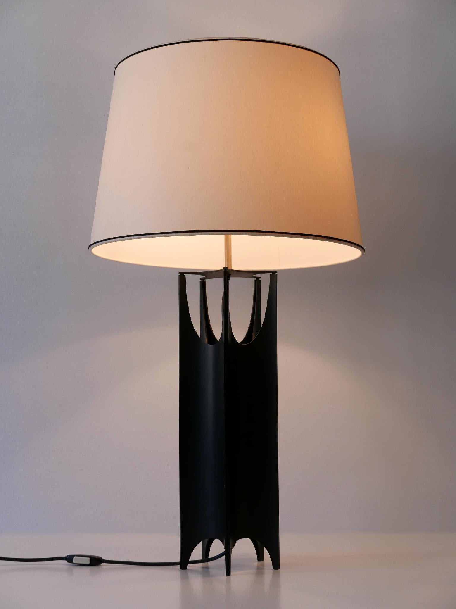 Außergewöhnliche und große brutalistische Mid-Century Modern-Tischlampe Italien 1960er Jahre im Angebot 2