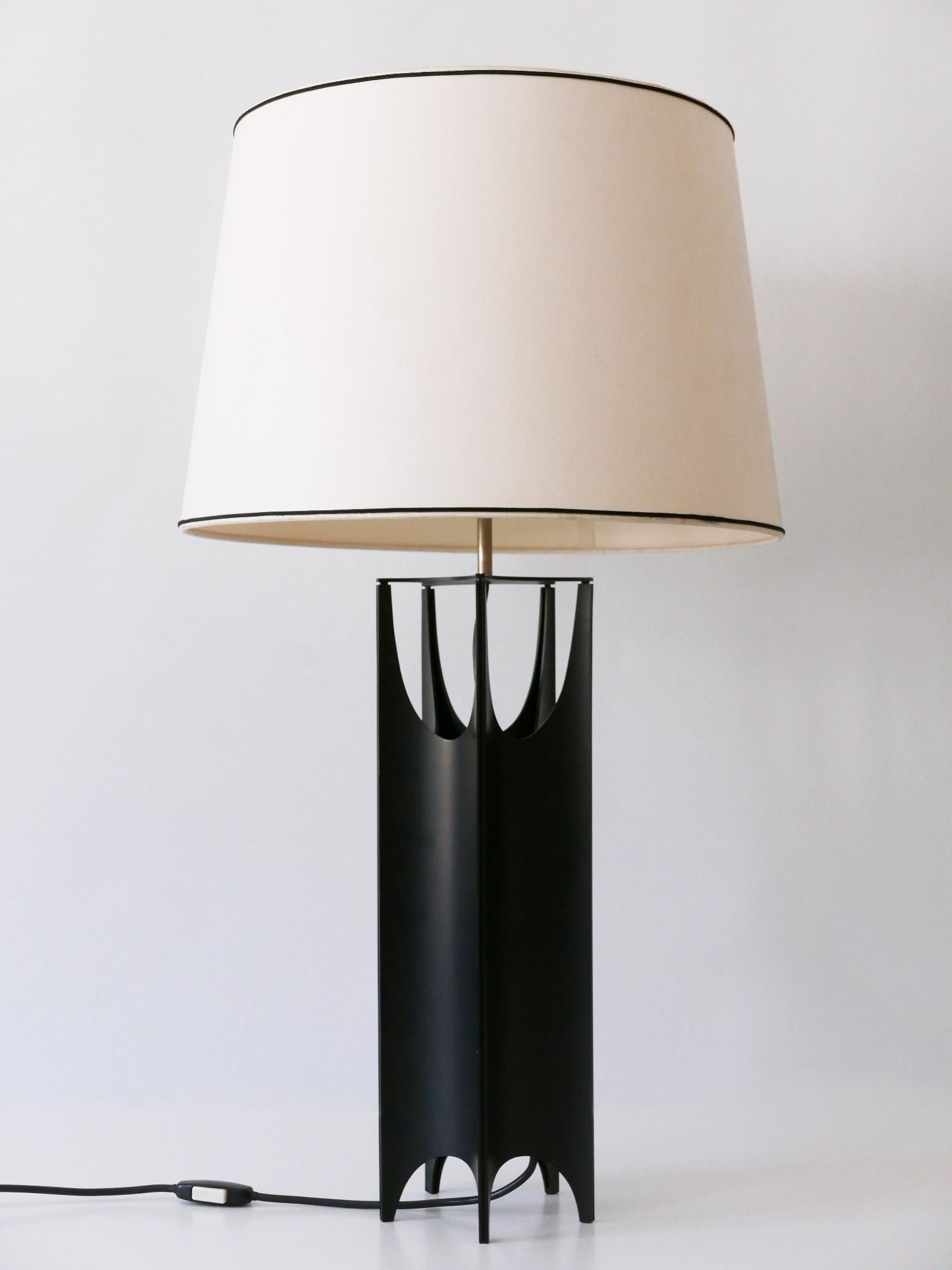 Mid-Century moderno Eccezionale e grande lampada da tavolo brutalista della modernità di metà secolo, Italia, anni '60 in vendita