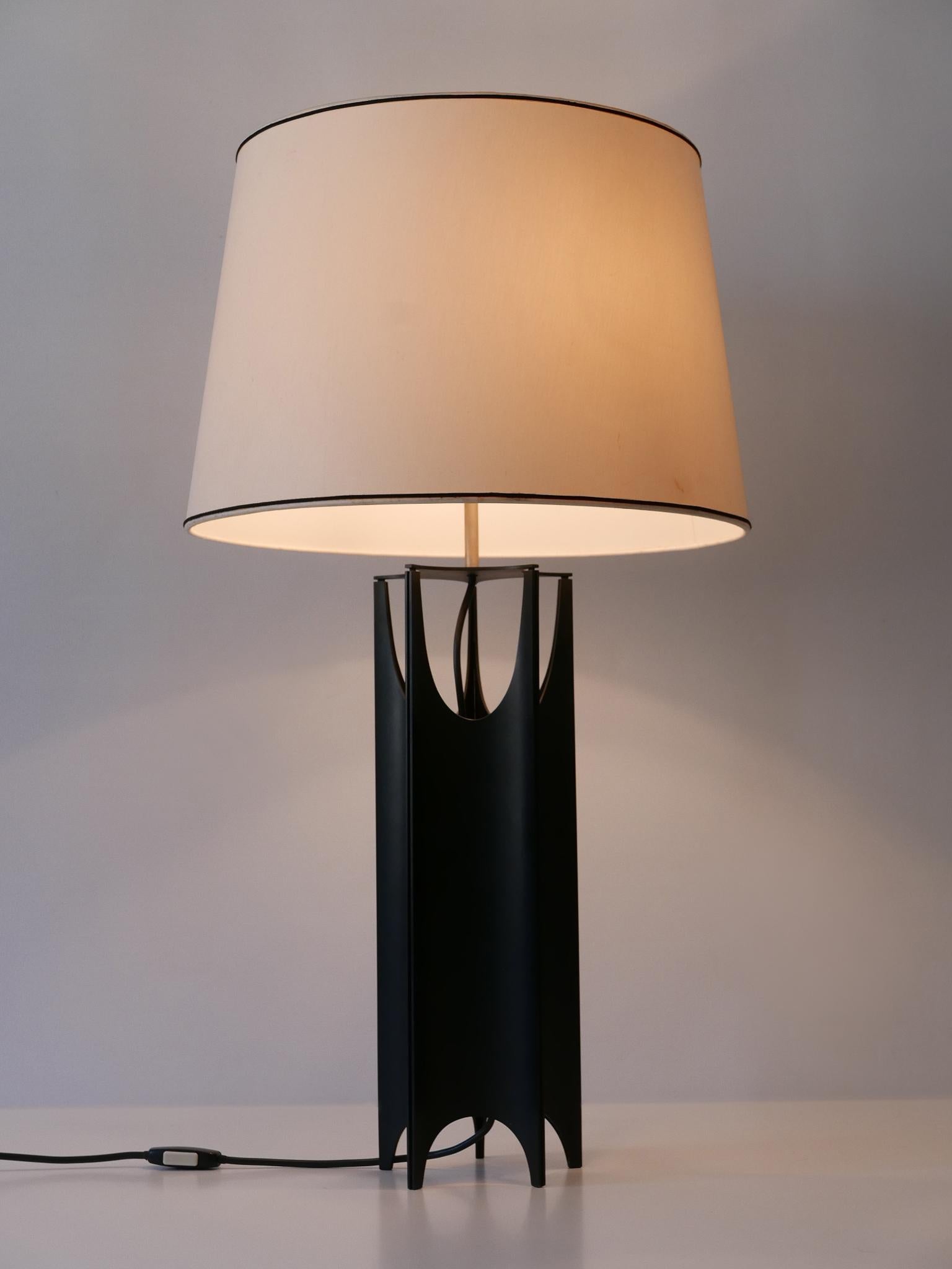Metà XX secolo Eccezionale e grande lampada da tavolo brutalista della modernità di metà secolo, Italia, anni '60 in vendita