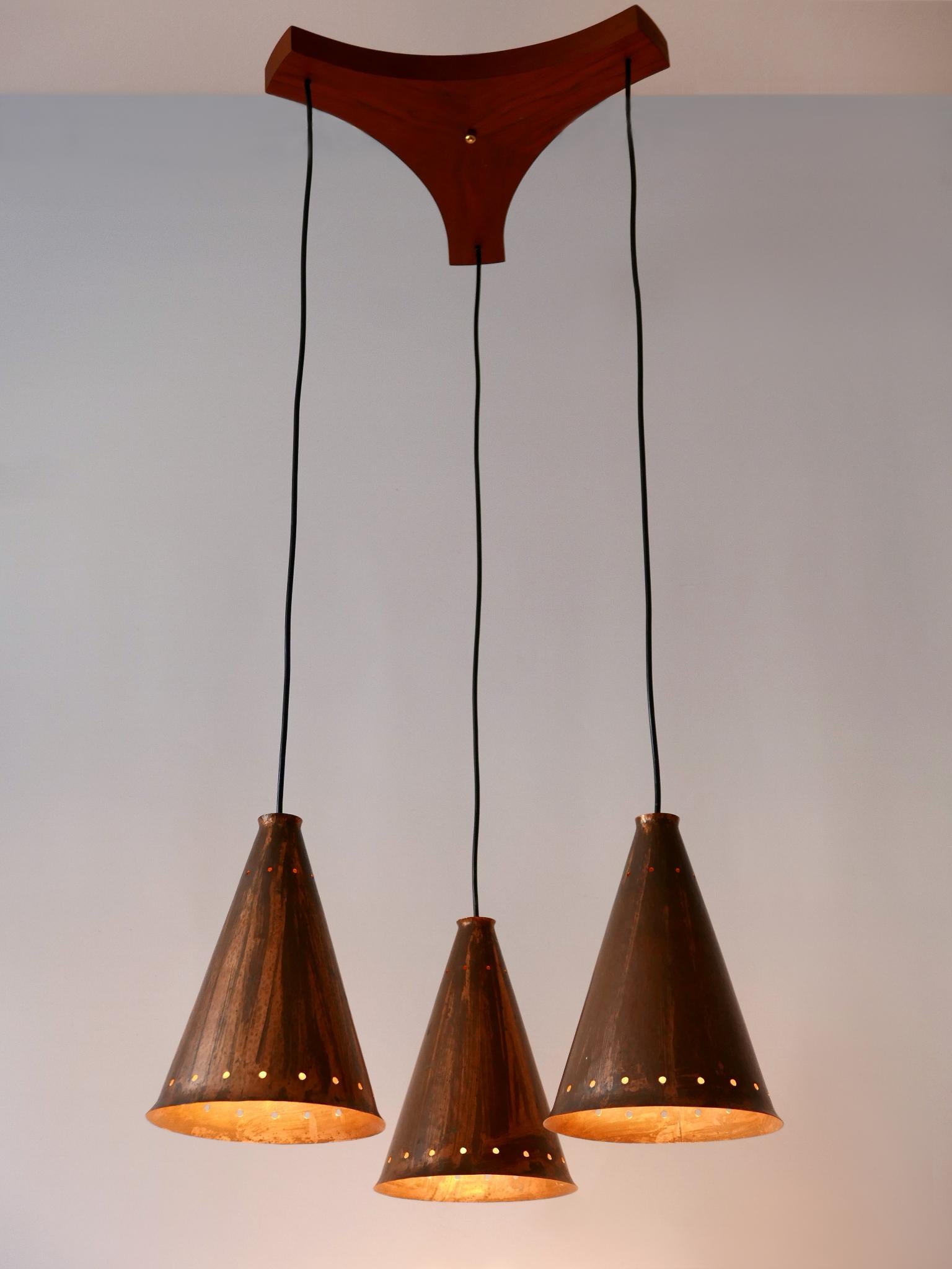 Bois Exceptionnelle et grande lampe à suspension en cuivre de style mi-siècle moderne, Scandinavie, années 1950 en vente