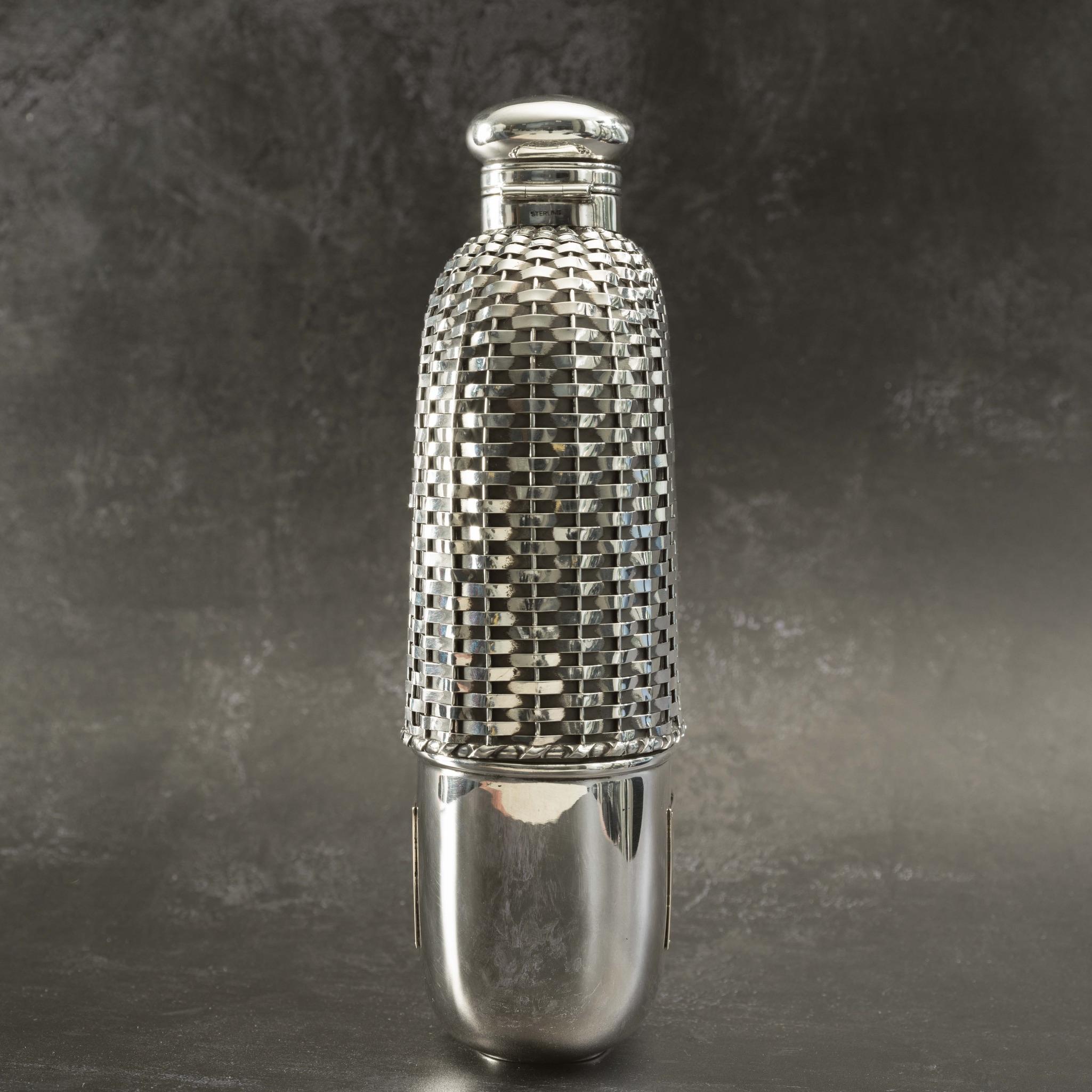 Exceptional Large Sterling Silver and Glass Huntsman’s Flask, circa 1910 In Good Condition In London, GB