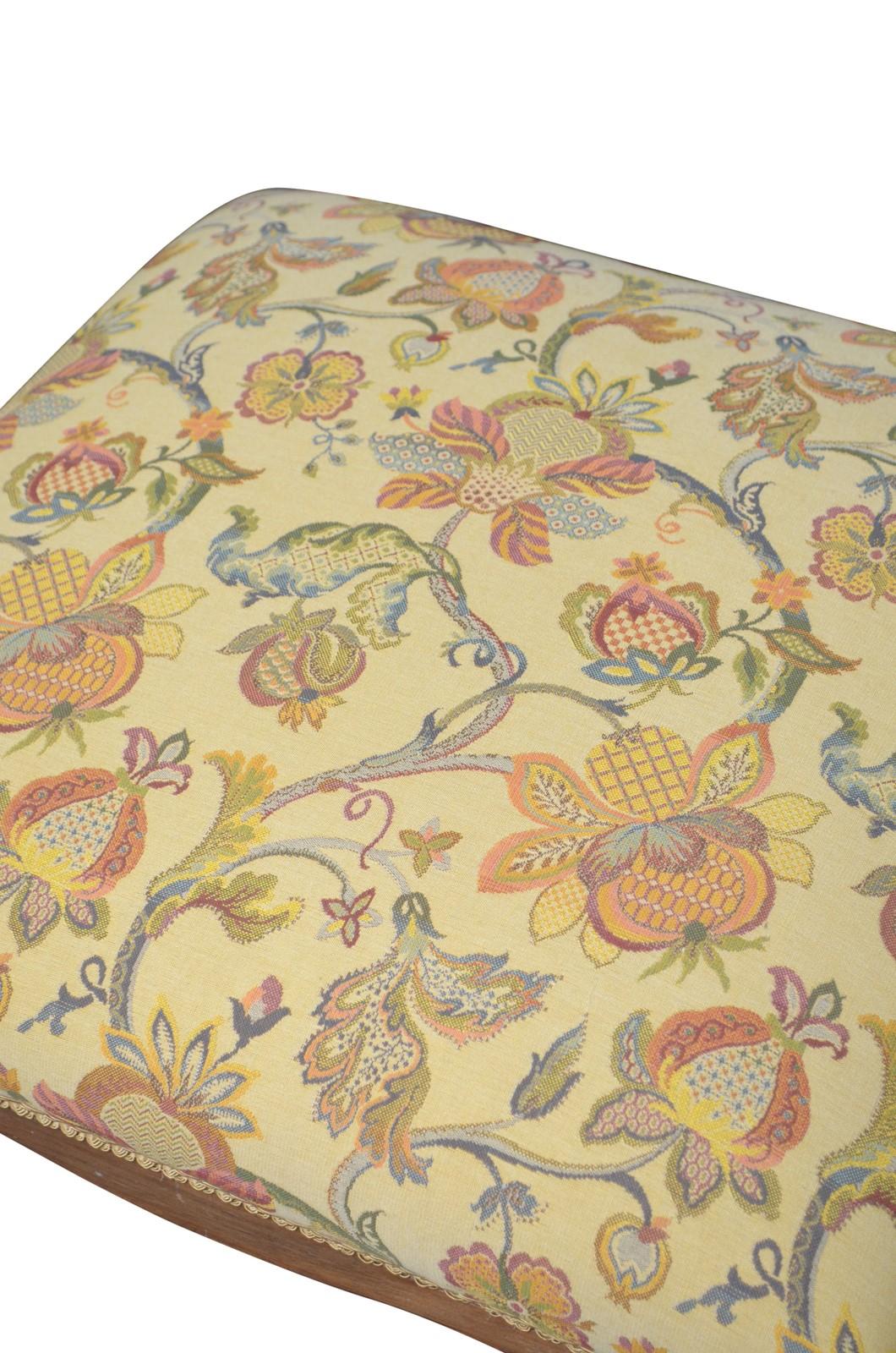 Britannique Exceptionnel grand tabouret victorien en noyer en vente