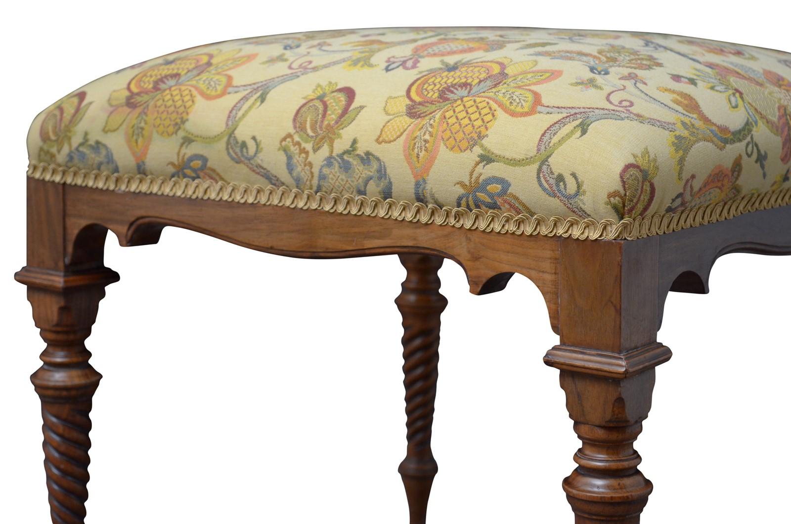 Exceptionnel grand tabouret victorien en noyer Bon état - En vente à High Peak, GB
