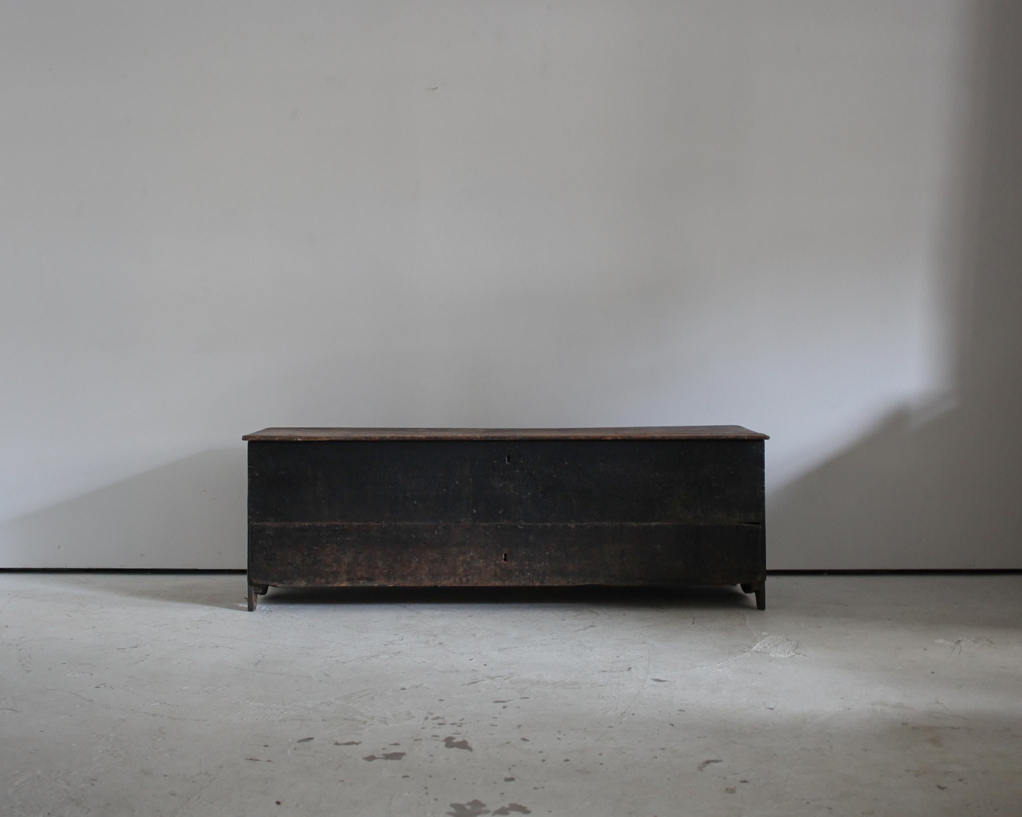 A pure late-18th C. Coffer/Hall bench from the Catalan Pyrenees.

Heavily patinated with traces of original paint.

Hinged top and singular drawer for storage.  