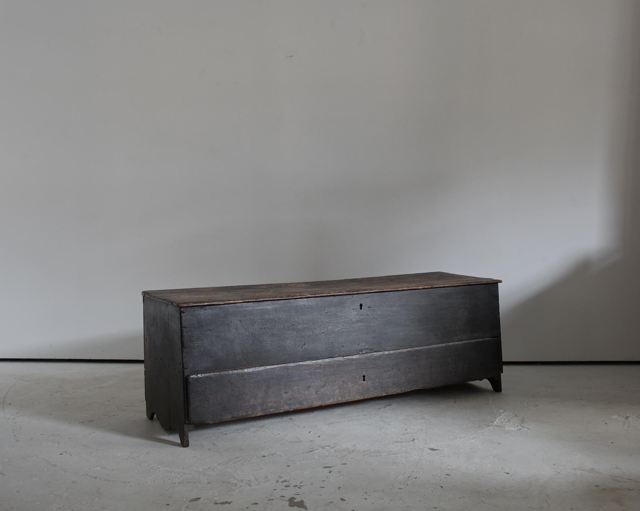 Exceptional Late 18Th C. Catalan Mountain Coffer/Hall Bench Wabi Sabi  In Good Condition In London, GB