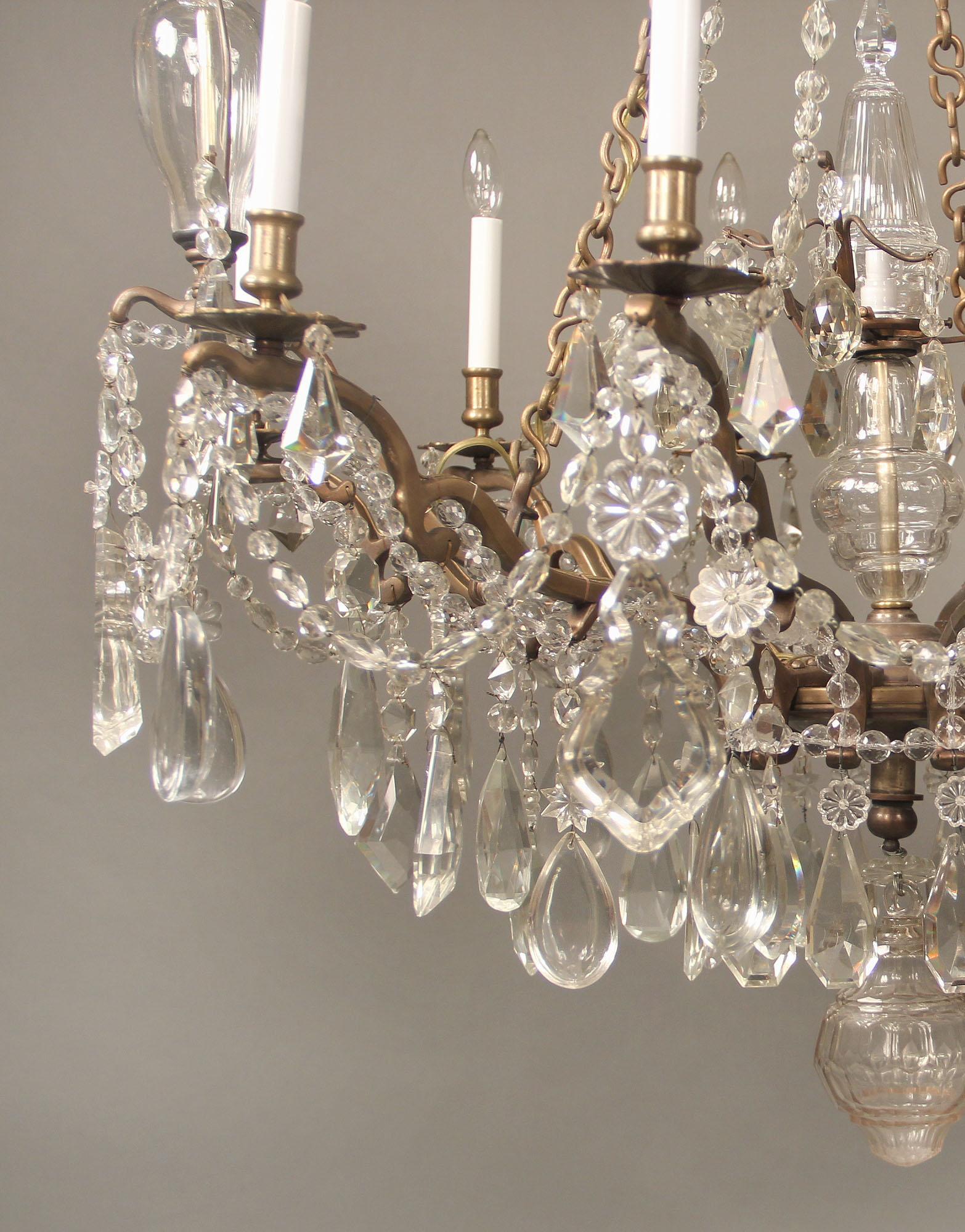 Exceptionnel lustre à dix lumières en bronze et cristal de la fin du XIXe siècle en vente 2