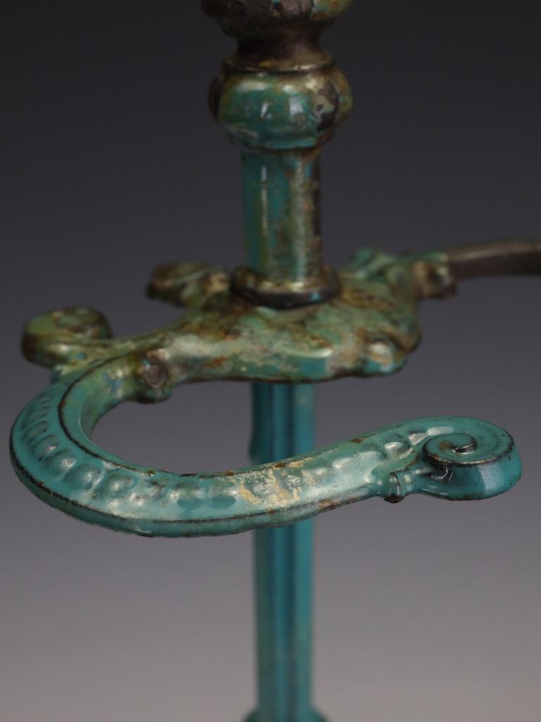 Außergewöhnlicher französischer Stabständer aus Gusseisen mit grüner Emaille aus dem späten 19. im Angebot 4
