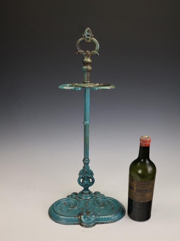 Außergewöhnlicher französischer Stabständer aus Gusseisen mit grüner Emaille aus dem späten 19. (Französisch) im Angebot