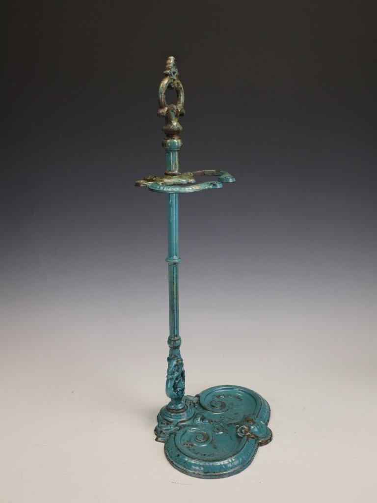 Außergewöhnlicher französischer Stabständer aus Gusseisen mit grüner Emaille aus dem späten 19. (19. Jahrhundert) im Angebot