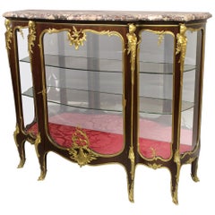 Exceptionnelle vitrine montée en bronze doré de la fin du 19ème siècle par François Linke