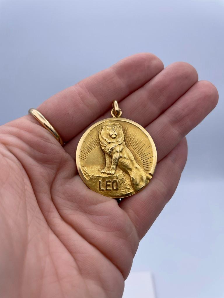 Exceptional Leo Gold Pendant by Becker In Excellent Condition In New York, NY