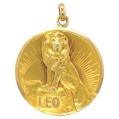 Exceptionnel pendentif en or Leo de Becker