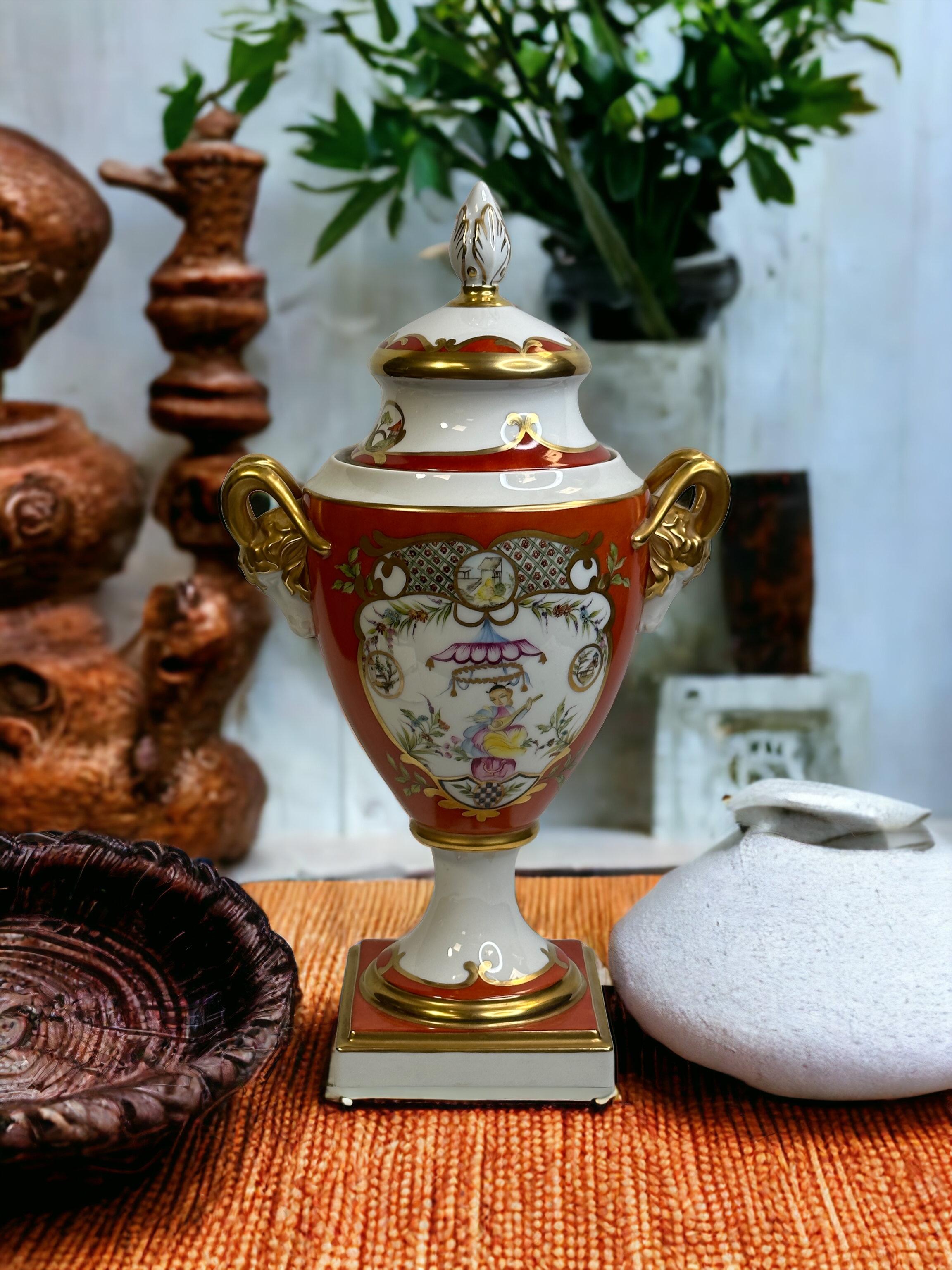 Eine erstaunliche glasierte, handbemalte Deckelvase, hergestellt in Deutschland von Lindner Porzellan, einer bekannten Manufaktur für außergewöhnliche Gegenstände. Dies ist eine schwere Vase, aber man kann sie auch als Skulptur verwenden. Die Vase