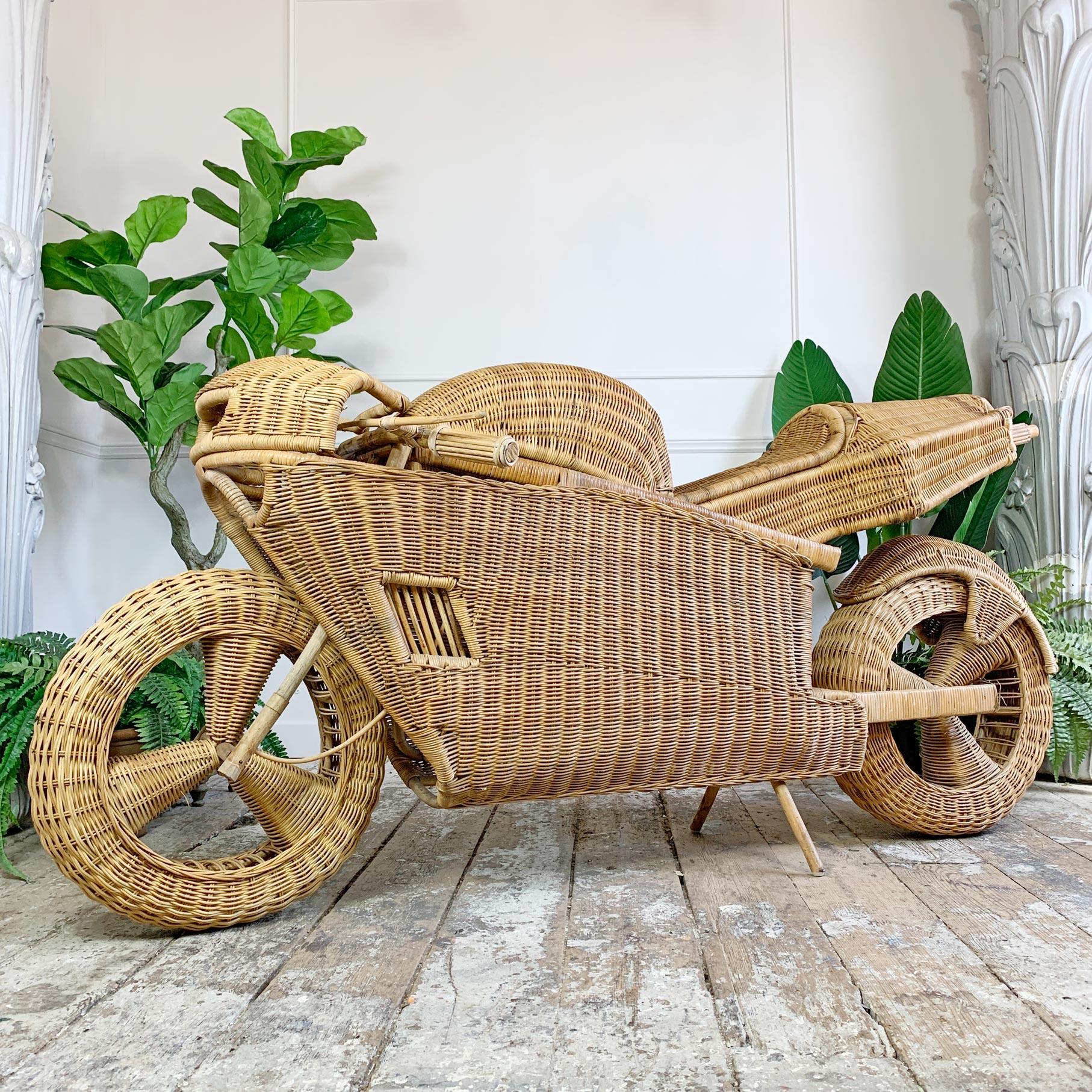 Außergewöhnliches Motorrad aus Korbweide und Bambus in Lebensgröße im Angebot 2