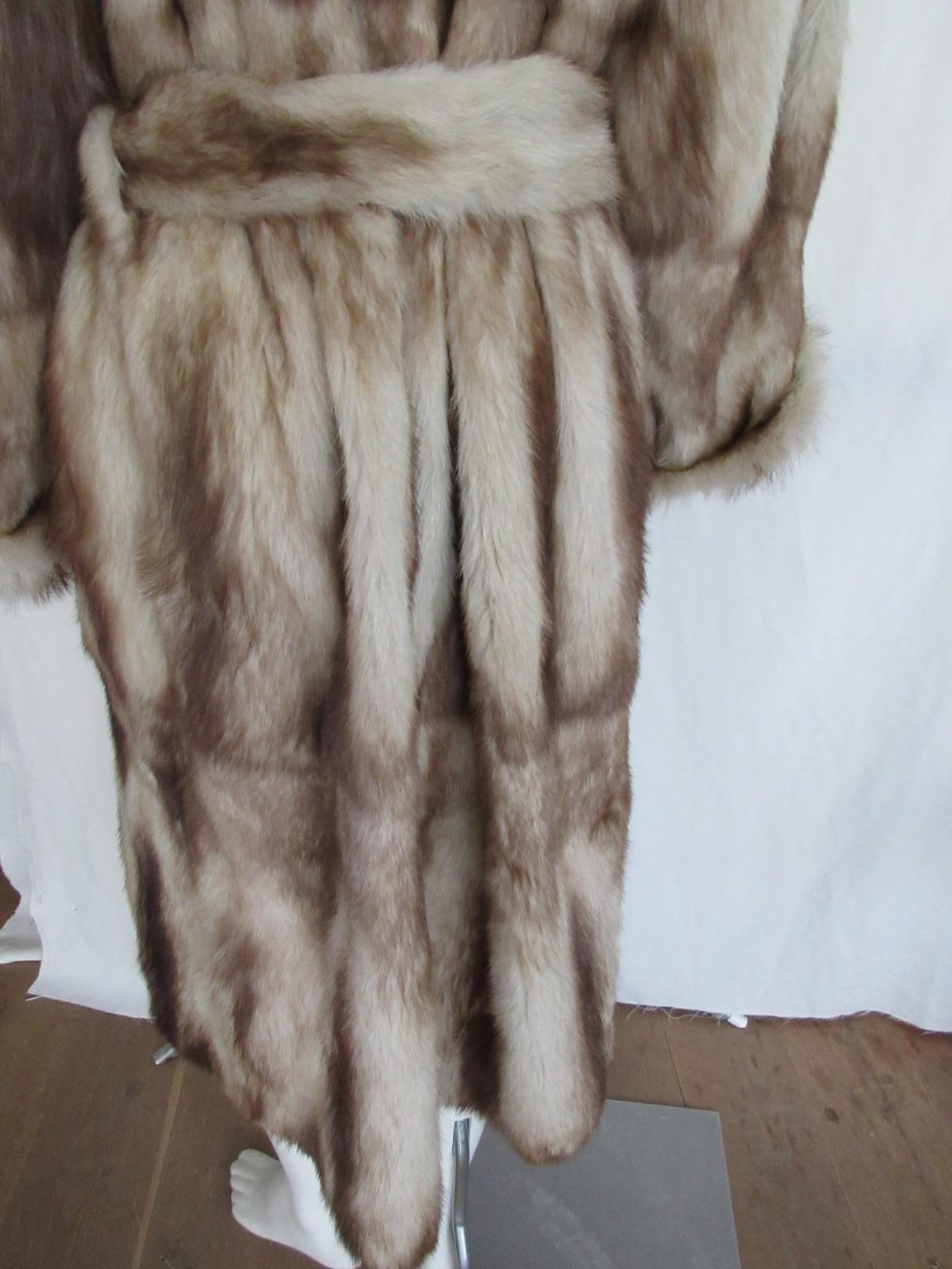 Exceptional Long Belted Fur Coat In Good Condition For Sale In Amsterdam, NL