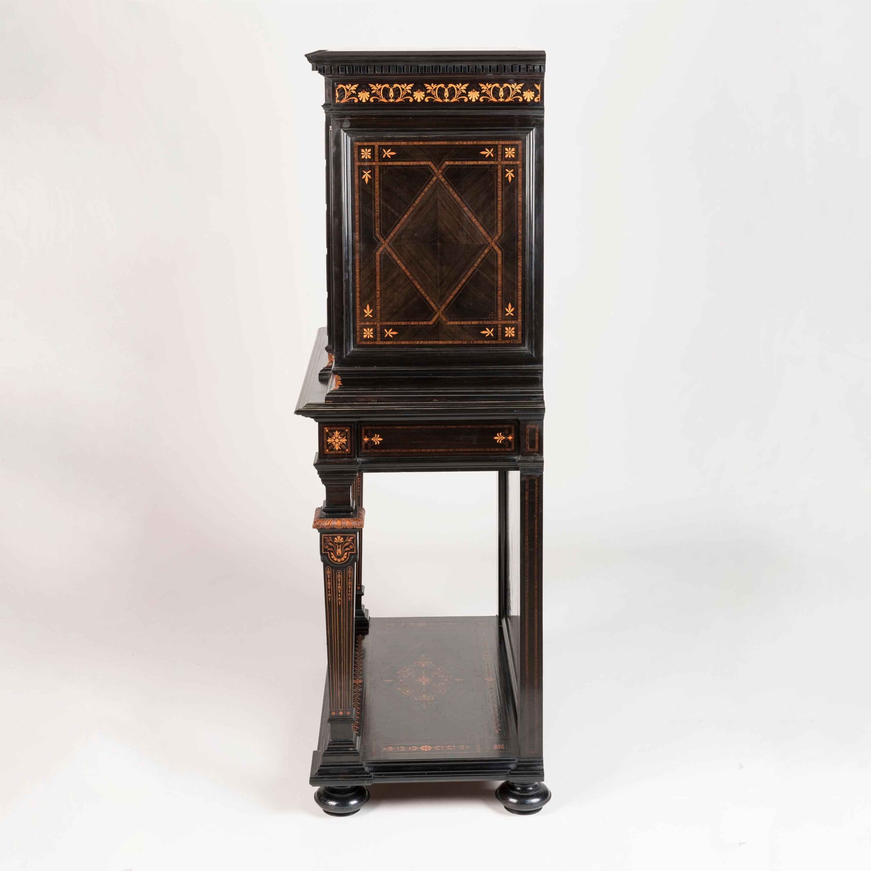 Francese Eccezionale mobile intarsiato del XIX secolo in stile Louis XIII di Paul Sormani in vendita