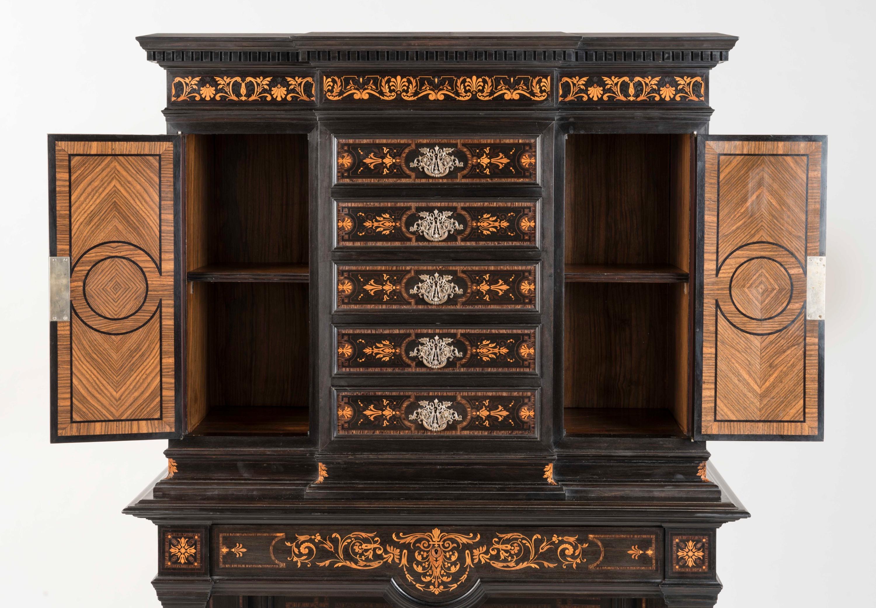 Eccezionale mobile intarsiato del XIX secolo in stile Louis XIII di Paul Sormani in vendita 1