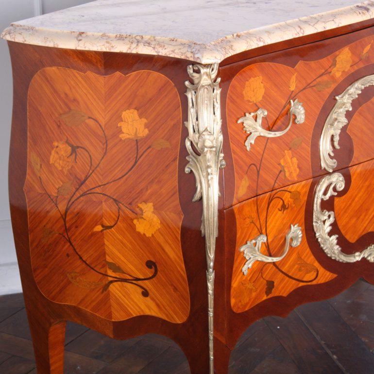 Exceptional Louis XV Style Bombe Commode In Good Condition In Vancouver, British Columbia