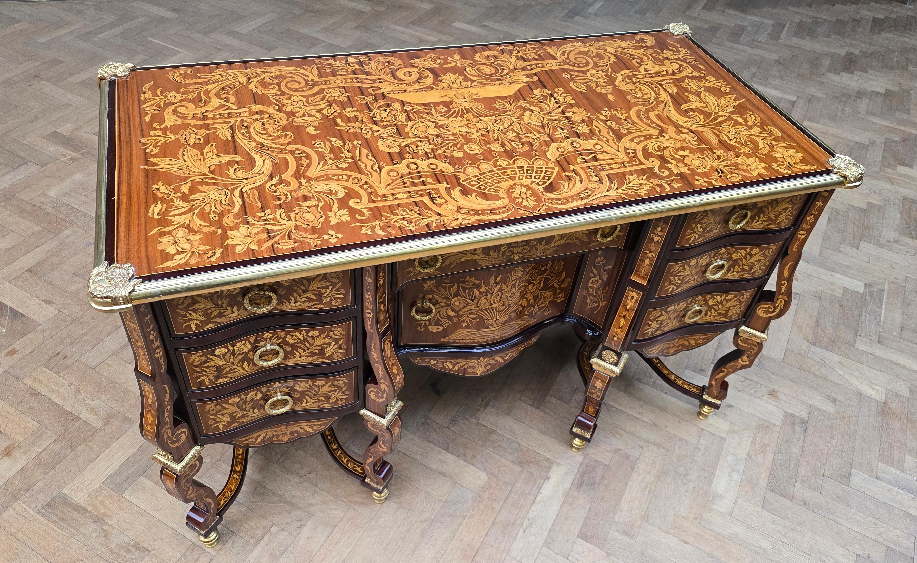 Eccezionale Bureau Plat Luigi XV Mazarin con intarsio e bronzo dorato in vendita 9