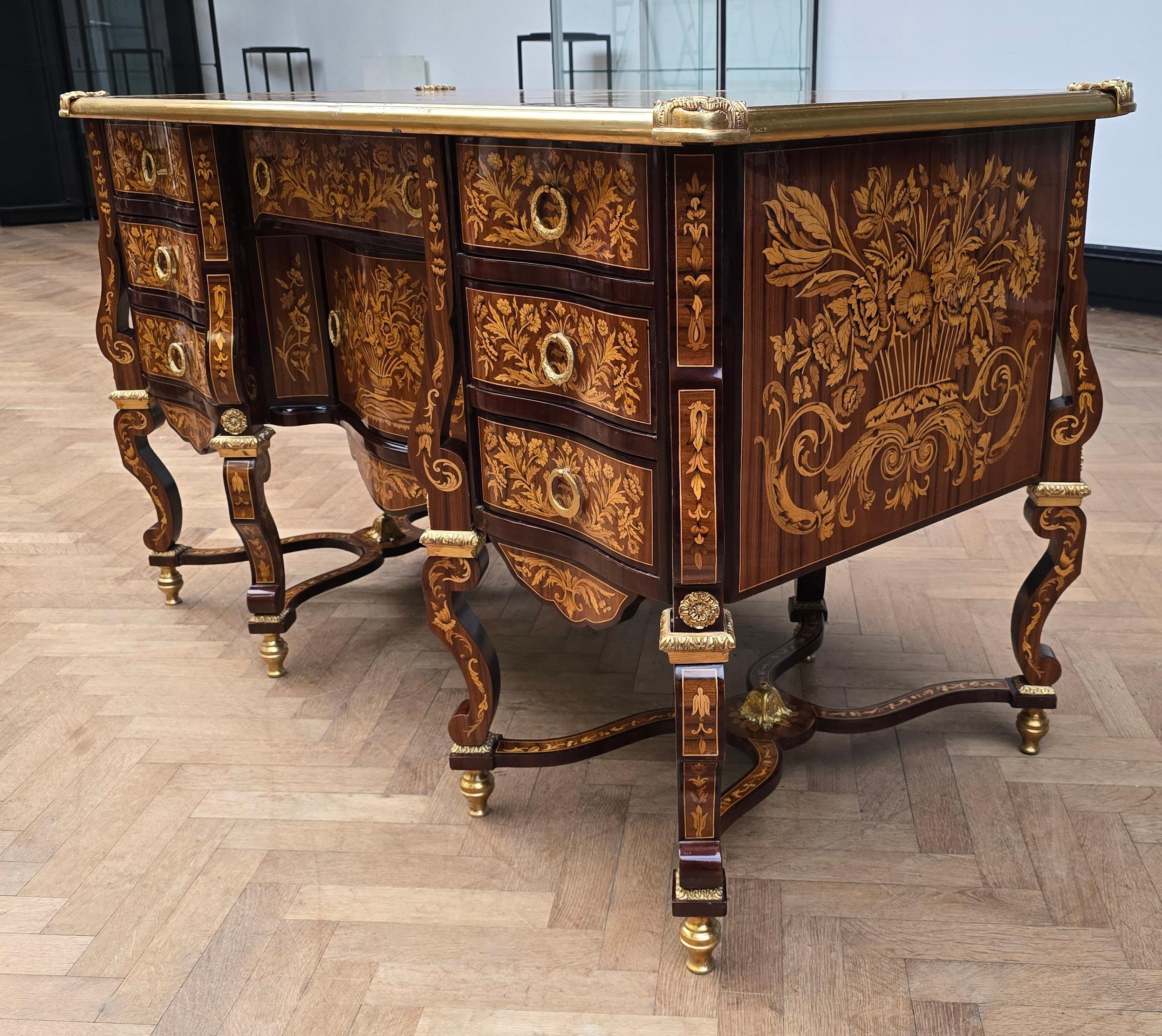 Eccezionale Bureau Plat Luigi XV Mazarin con intarsio e bronzo dorato in vendita 10