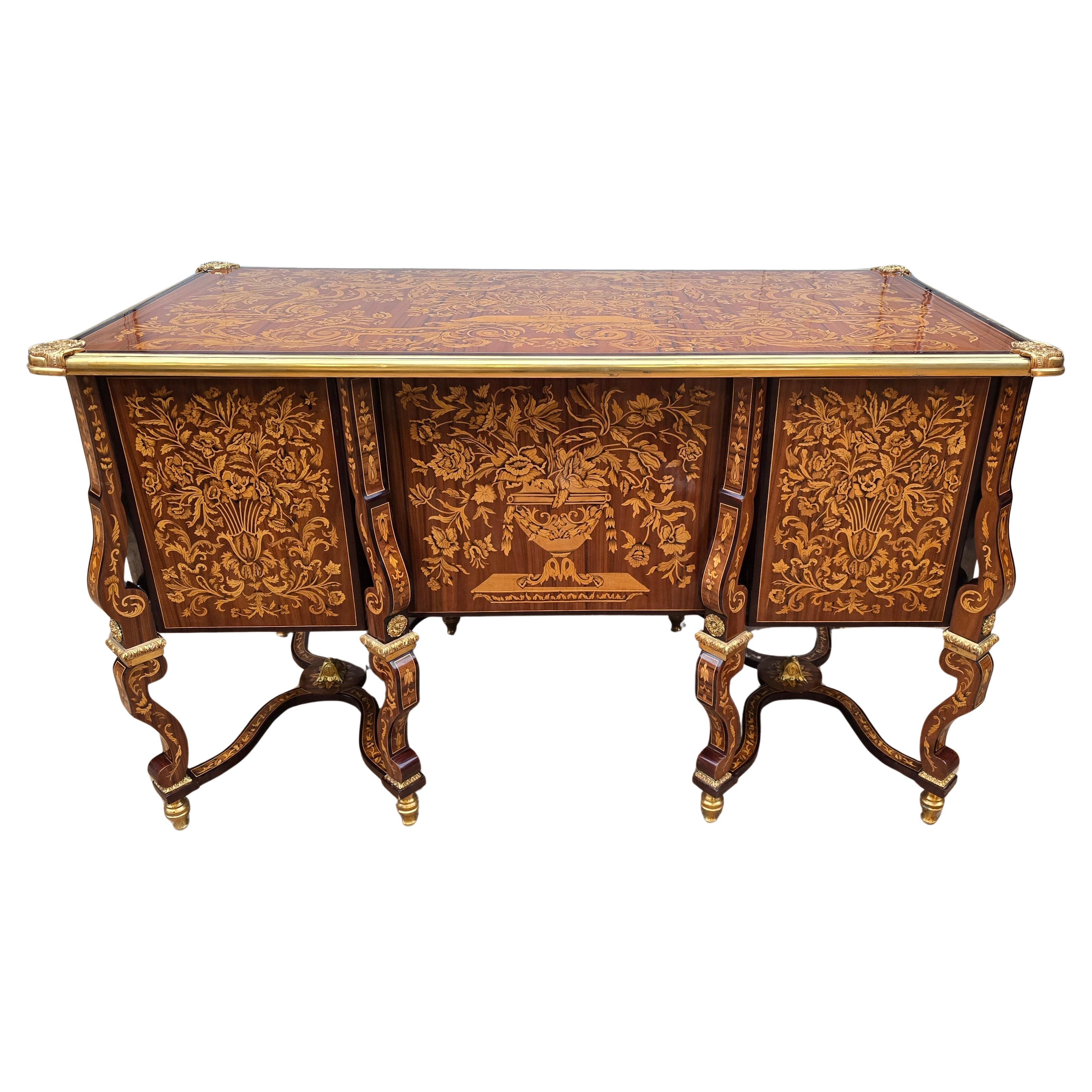 Italiano Eccezionale Bureau Plat Luigi XV Mazarin con intarsio e bronzo dorato in vendita