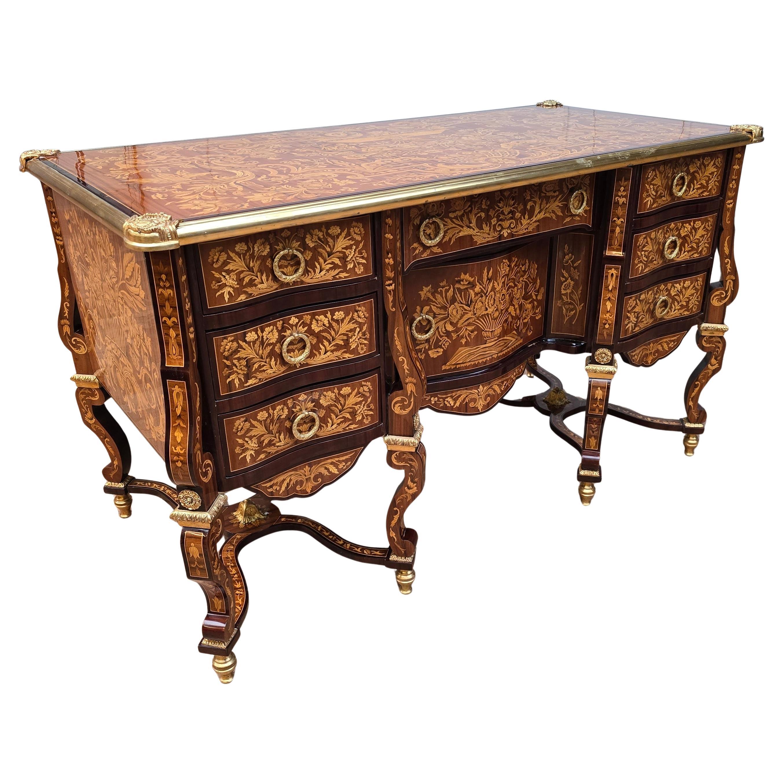 Eccezionale Bureau Plat Luigi XV Mazarin con intarsio e bronzo dorato In condizioni buone in vendita a Antwerp, BE