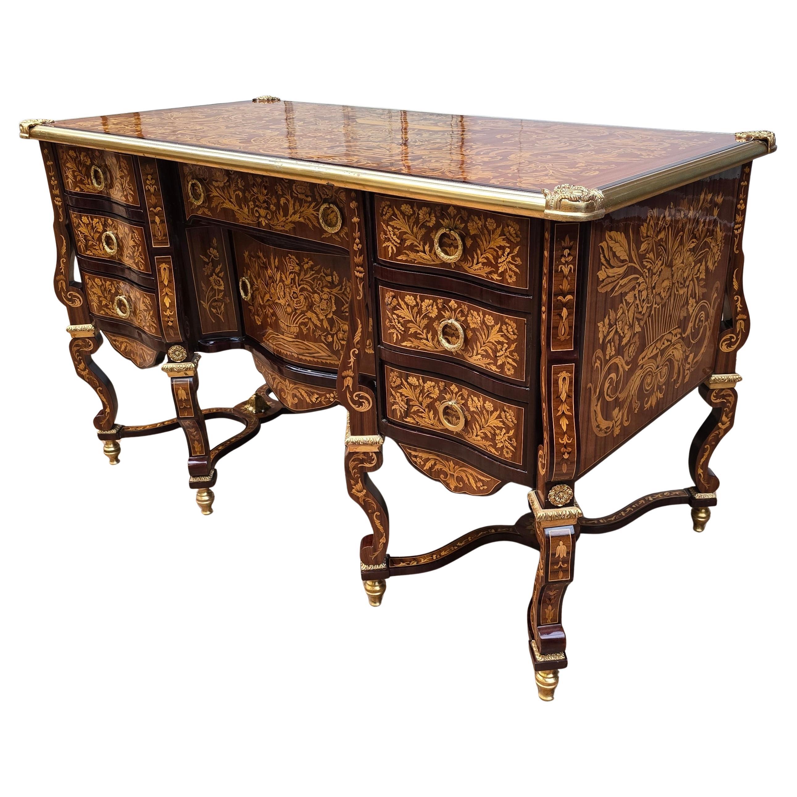 XX secolo Eccezionale Bureau Plat Luigi XV Mazarin con intarsio e bronzo dorato in vendita