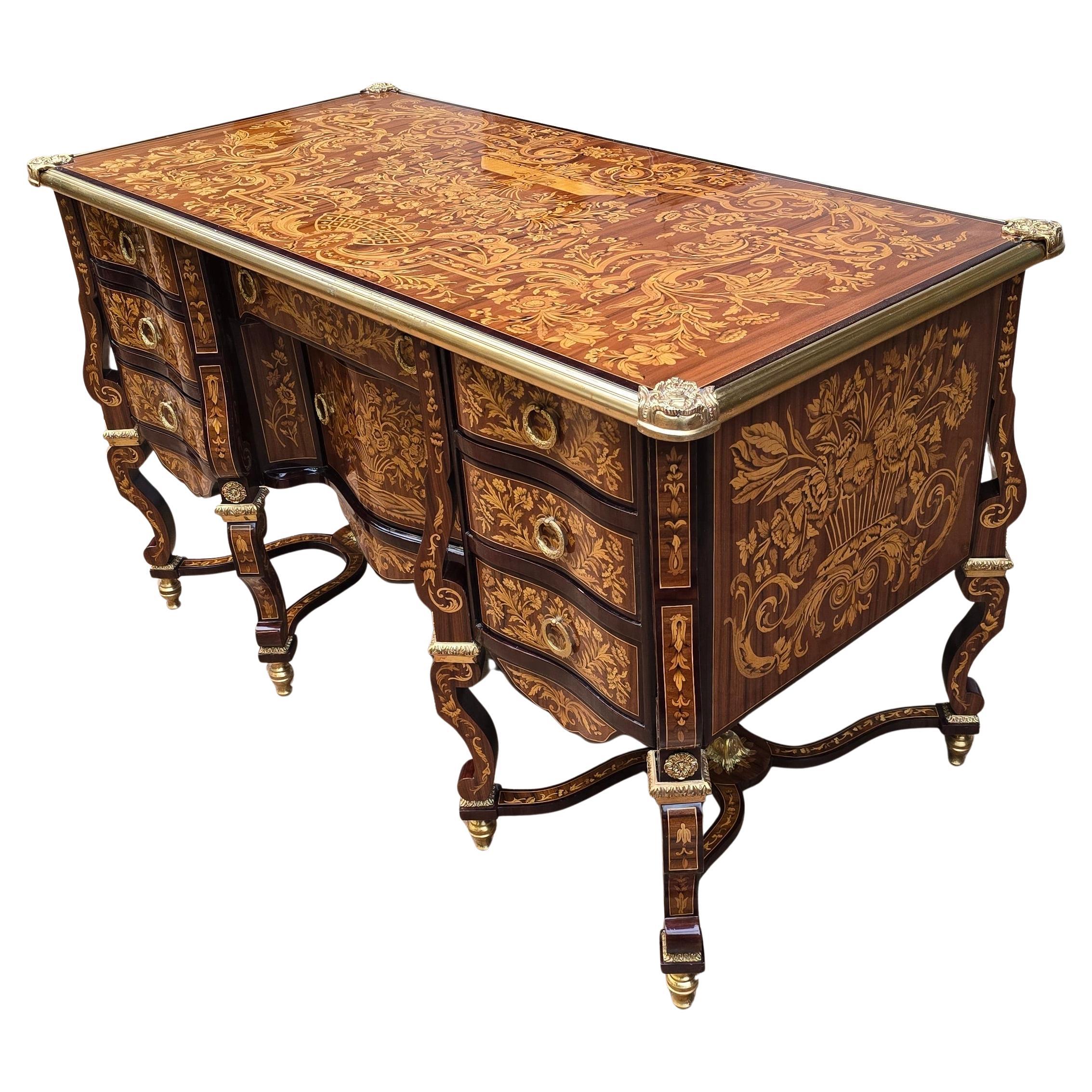 Eccezionale Bureau Plat Luigi XV Mazarin con intarsio e bronzo dorato in vendita 1