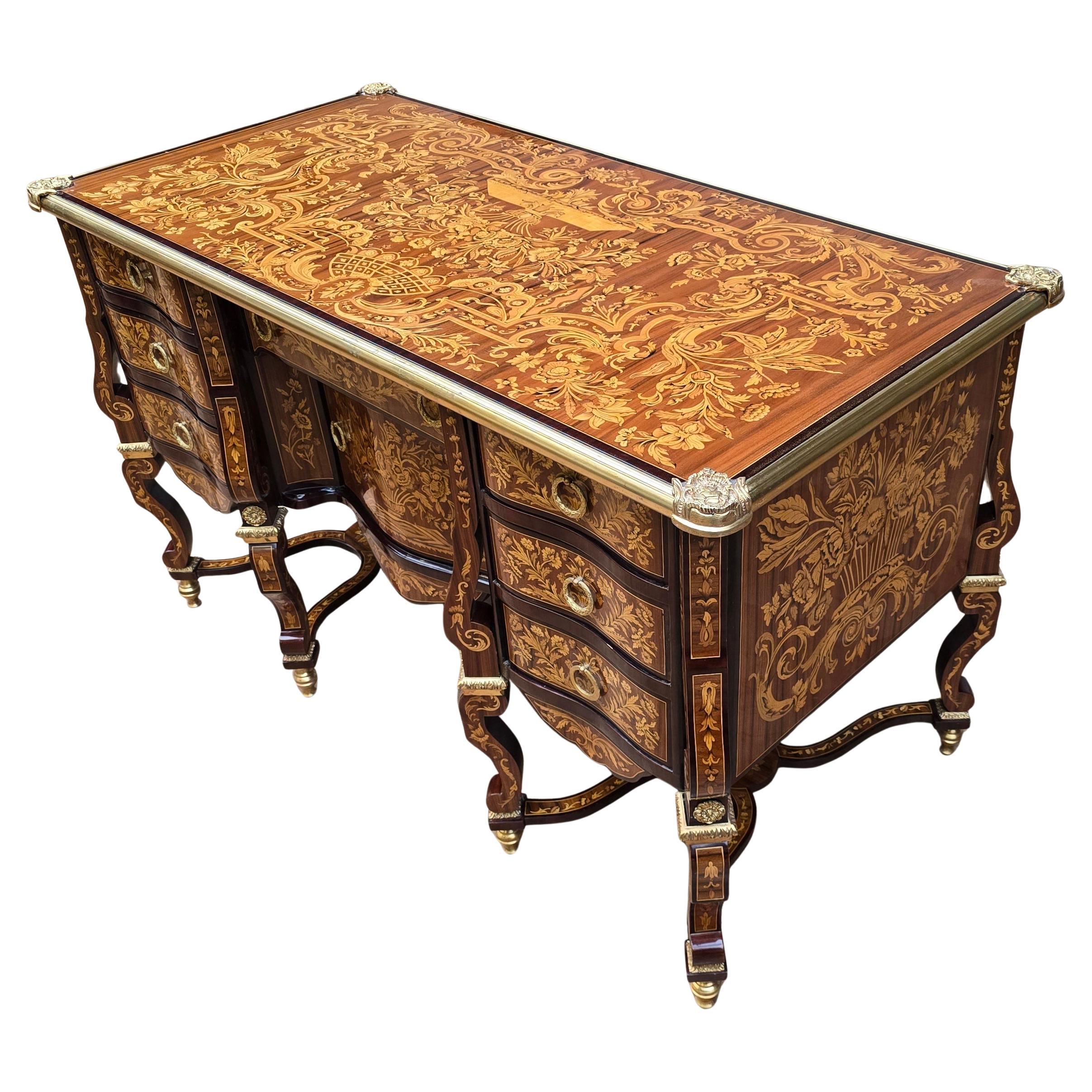Eccezionale Bureau Plat Luigi XV Mazarin con intarsio e bronzo dorato in vendita 2