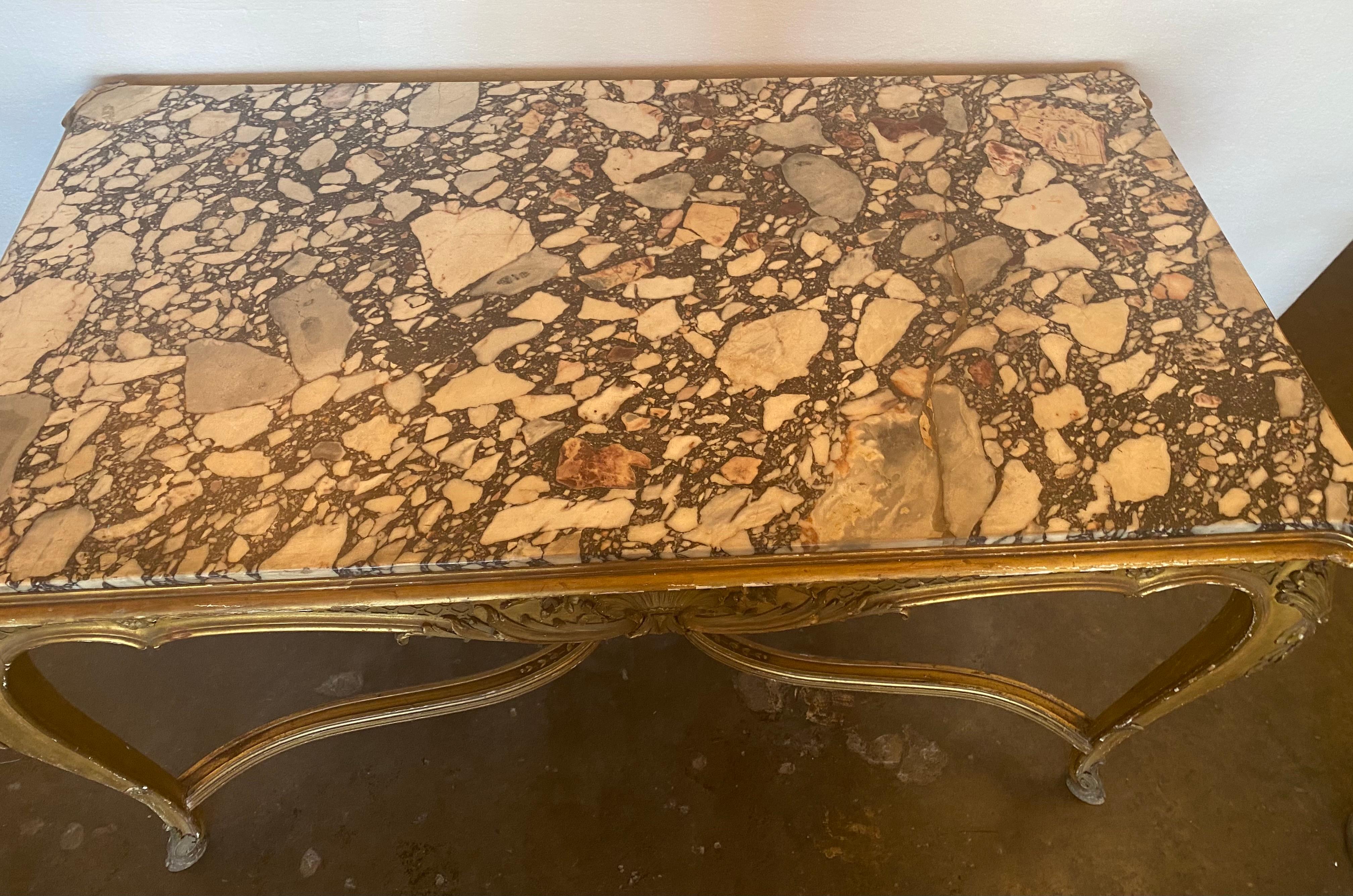 Außergewöhnlicher vergoldeter Tisch mit Marmorplatte im Louis XV.-Stil im Zustand „Hervorragend“ im Angebot in Dallas, TX