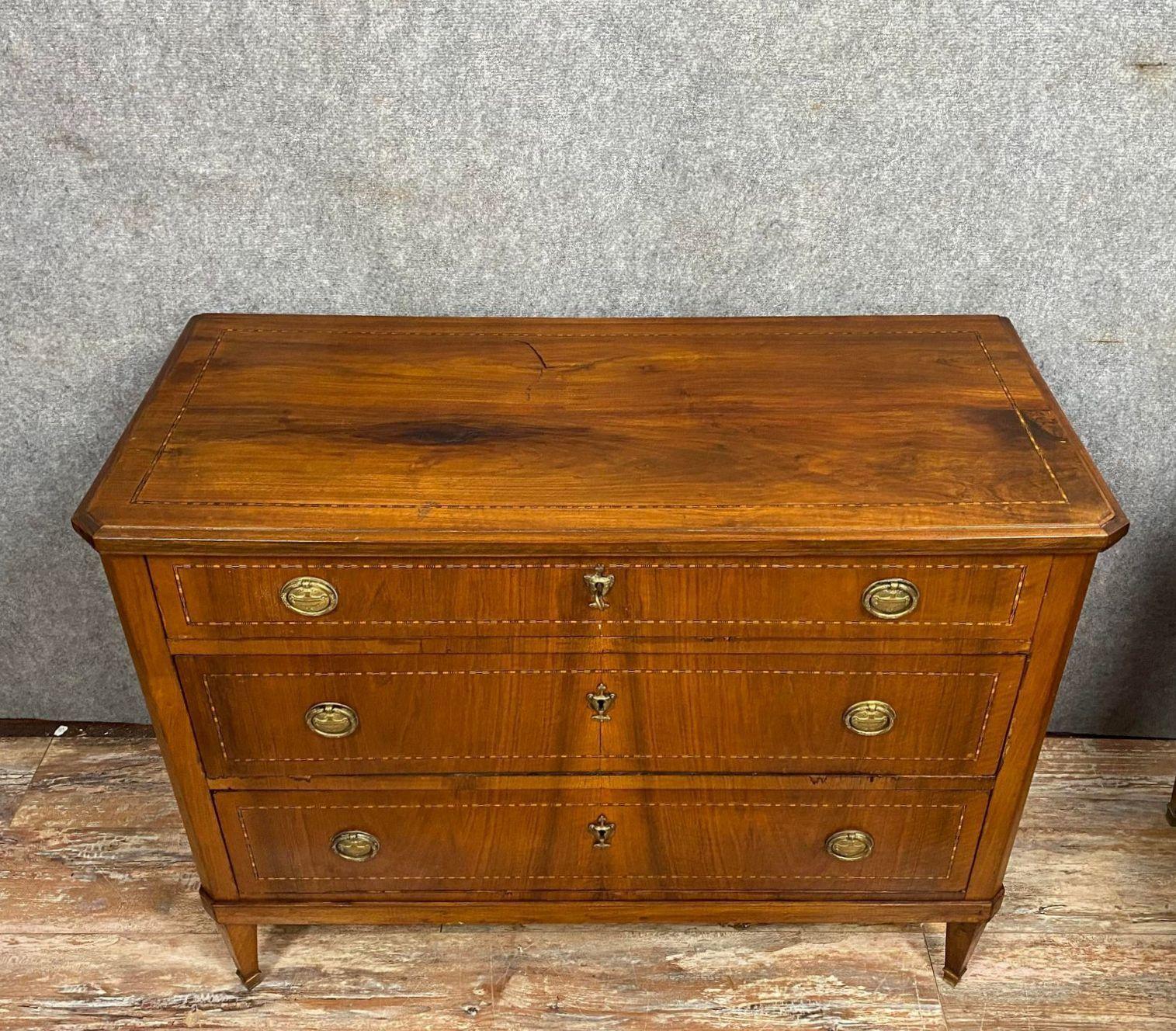 Exceptional Louis XVI Mahogany and Marquetry Commode -1X44 In Good Condition For Sale In Bordeaux, FR